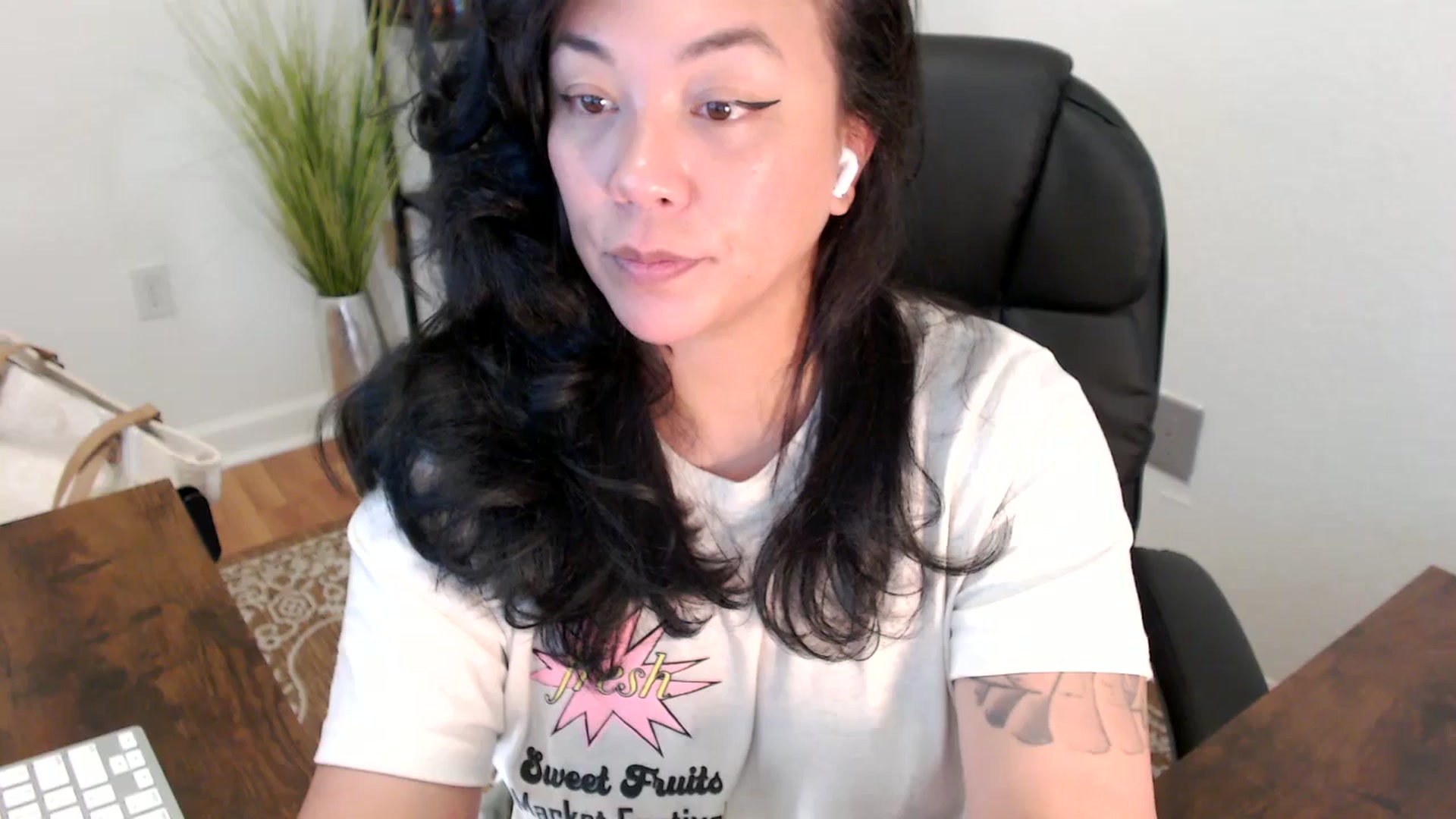Gallery image thumbnail from MickaylaStar's myfreecams stream on, 04/16/2025, 18:52 image 16 of 20