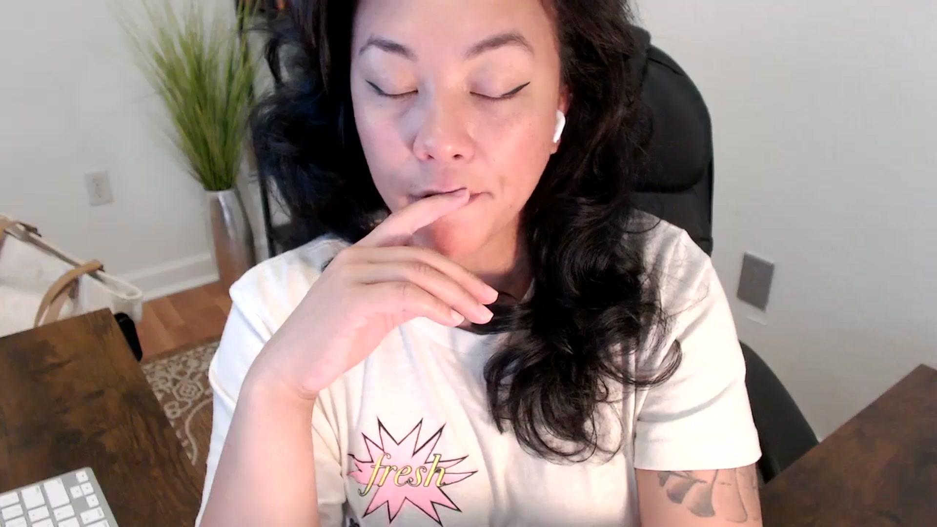 Gallery image thumbnail from MickaylaStar's myfreecams stream on, 04/16/2025, 18:52 image 7 of 20