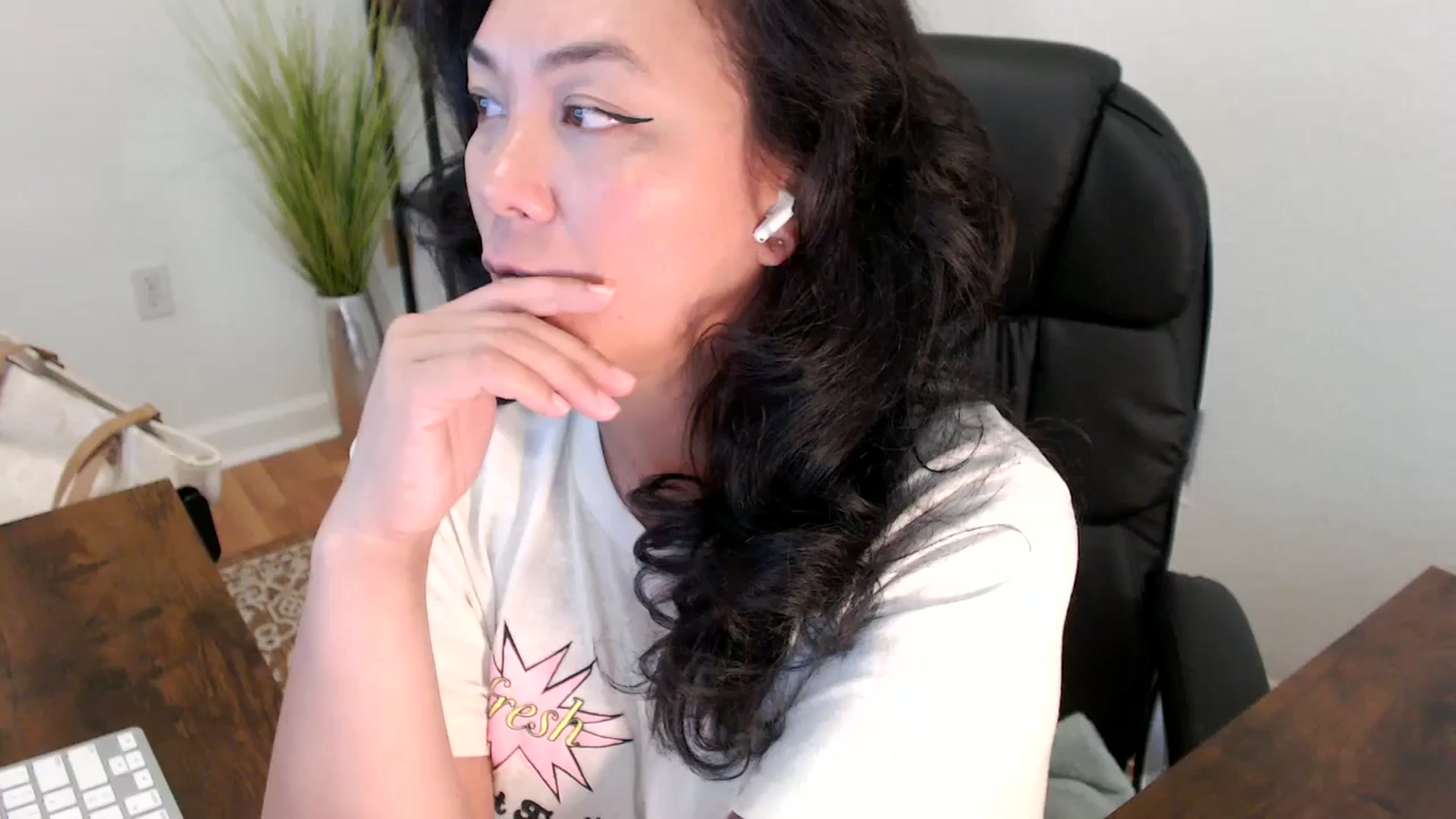 Gallery image thumbnail from MickaylaStar's myfreecams stream on, 04/16/2025, 18:52 image 1 of 20