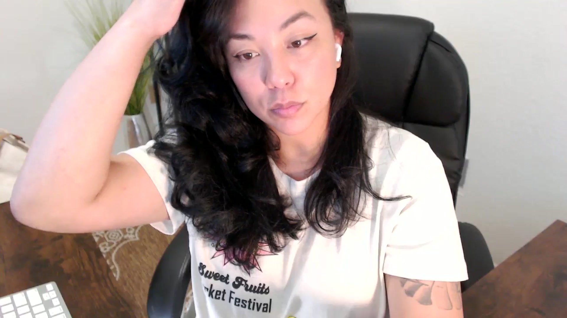 Gallery image thumbnail from MickaylaStar's myfreecams stream on, 04/16/2025, 18:52 image 10 of 20