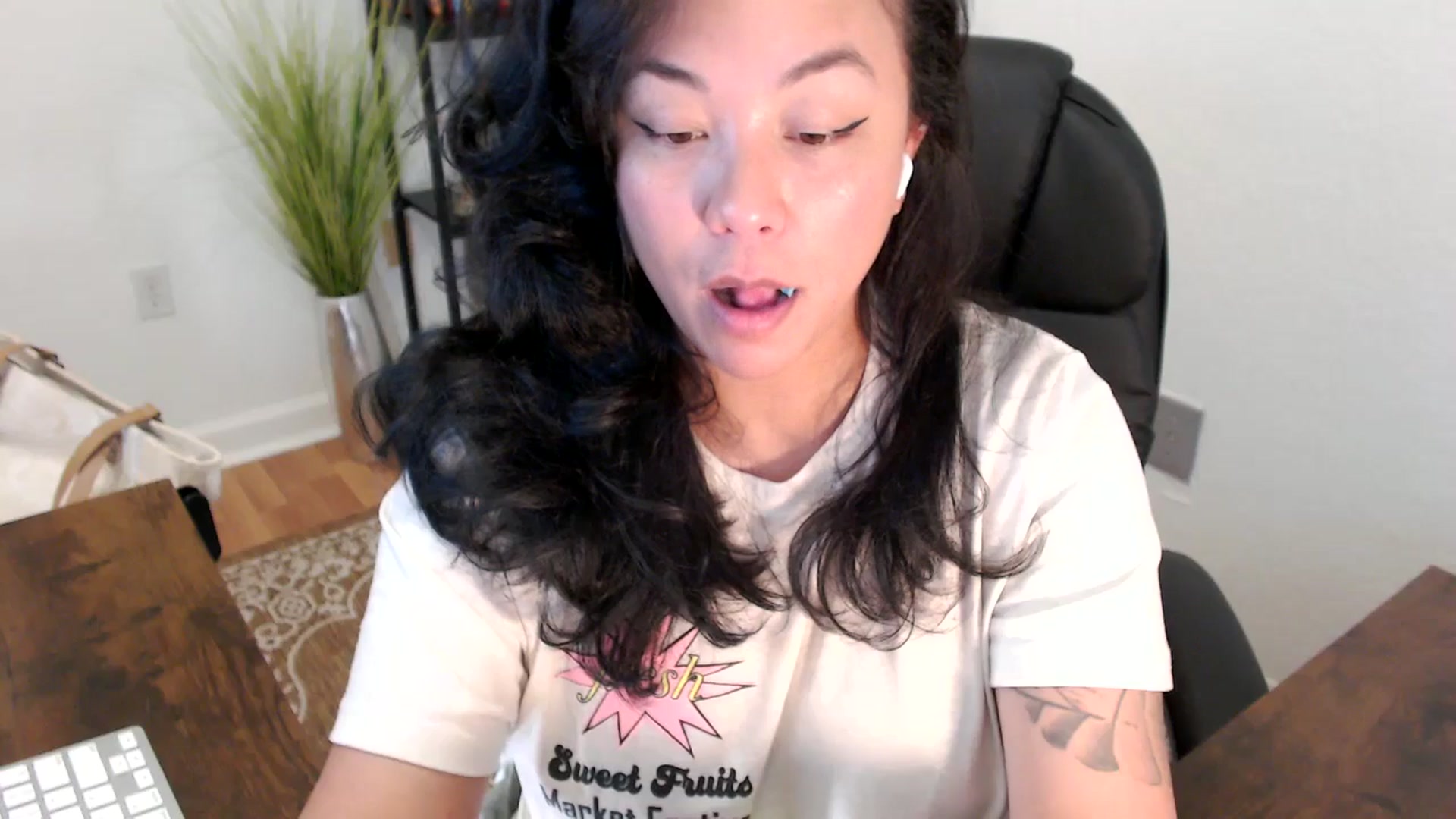 Gallery image thumbnail from MickaylaStar's myfreecams stream on, 04/16/2025, 18:52 image 19 of 20