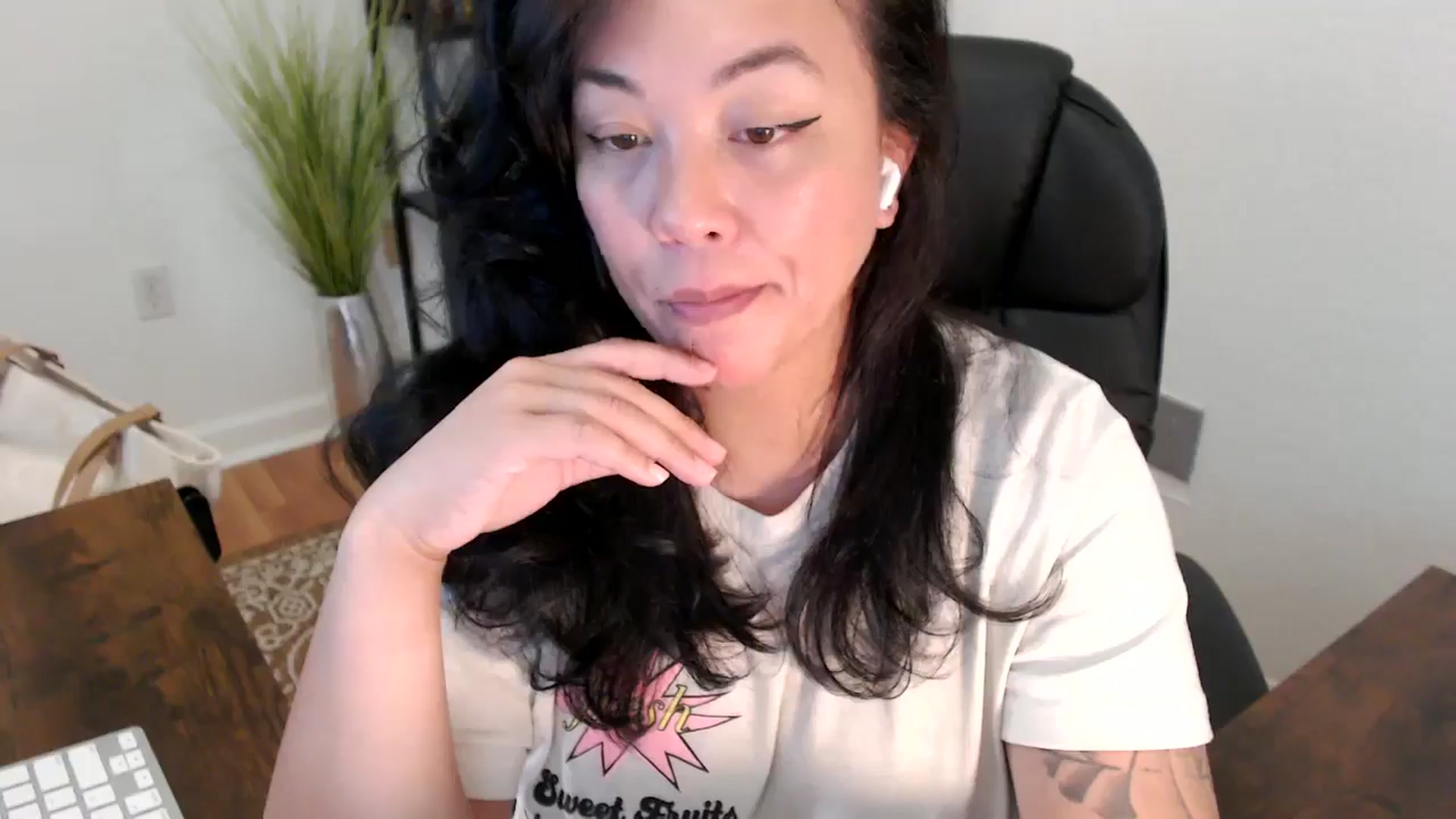 Gallery image thumbnail from MickaylaStar's myfreecams stream on, 04/16/2025, 18:52 image 15 of 20