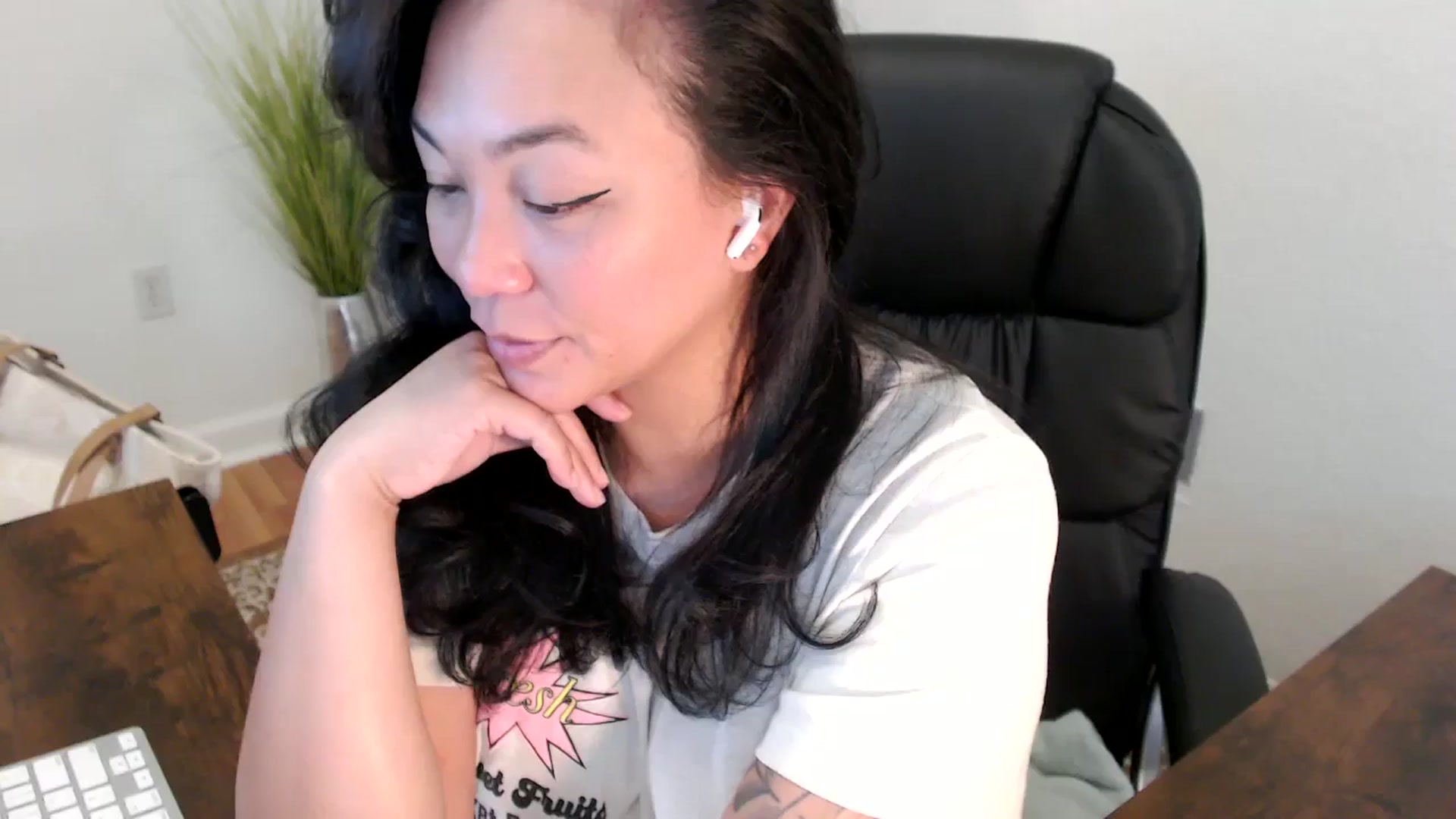 Gallery image thumbnail from MickaylaStar's myfreecams stream on, 04/16/2025, 18:52 image 11 of 20