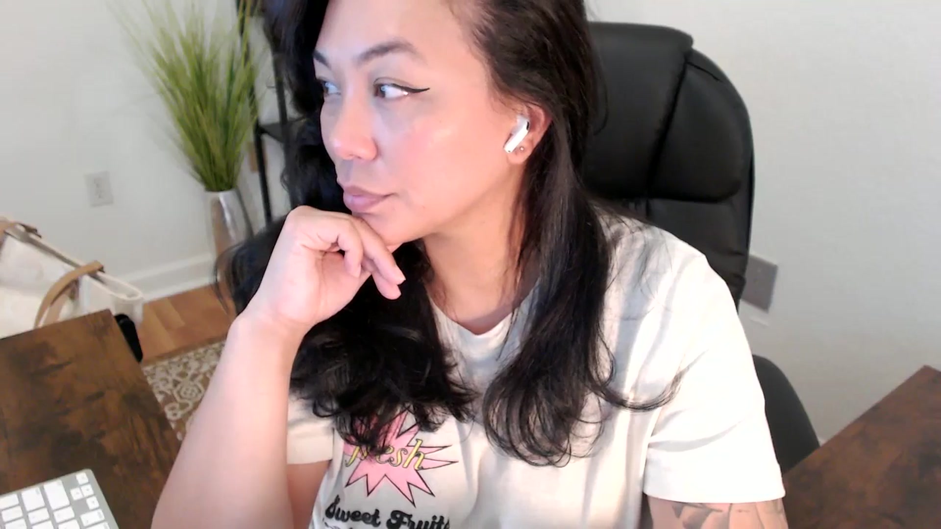 Gallery image thumbnail from MickaylaStar's myfreecams stream on, 04/16/2025, 18:52 image 13 of 20