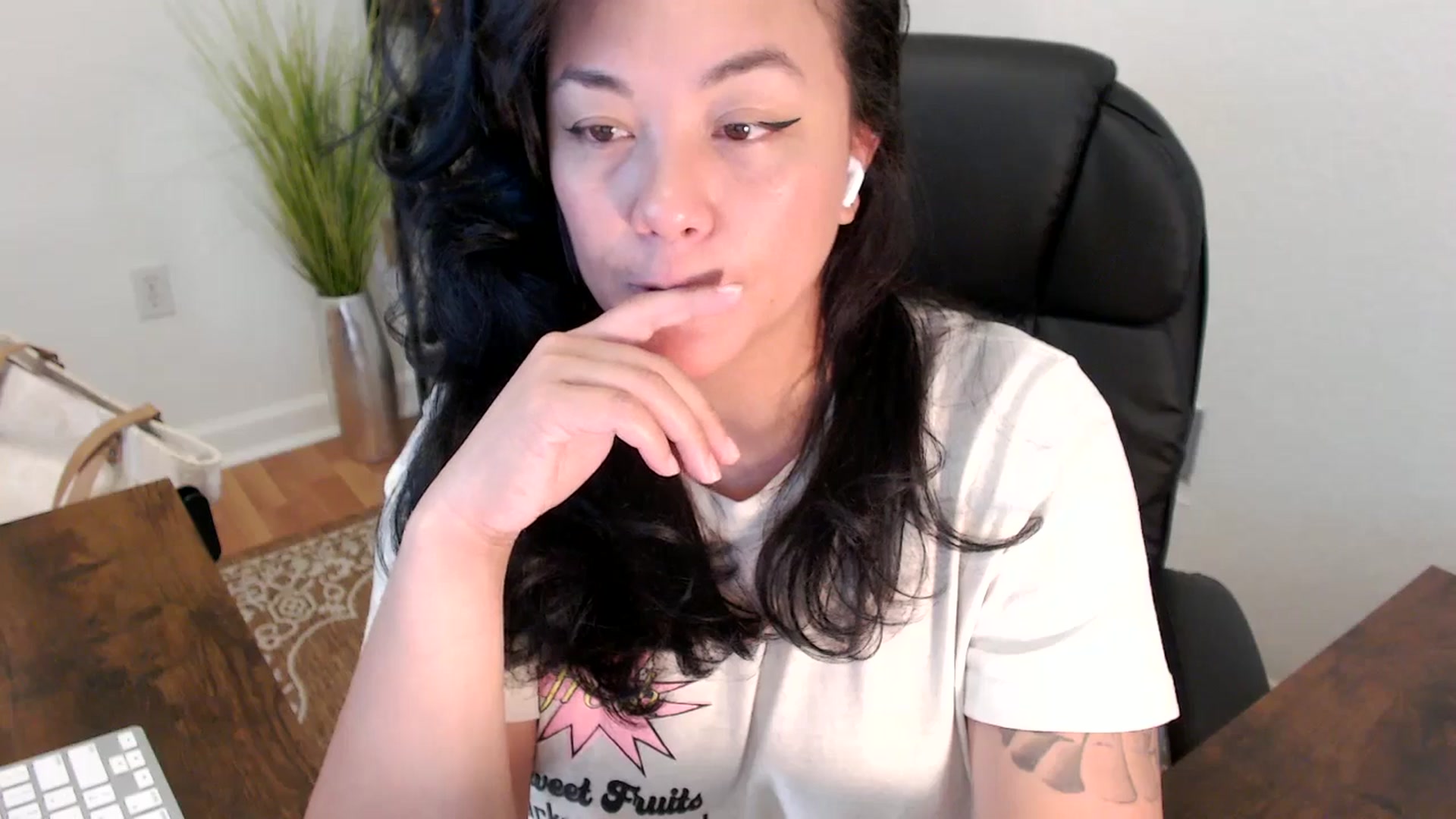 Gallery image thumbnail from MickaylaStar's myfreecams stream on, 04/16/2025, 18:52 image 9 of 20