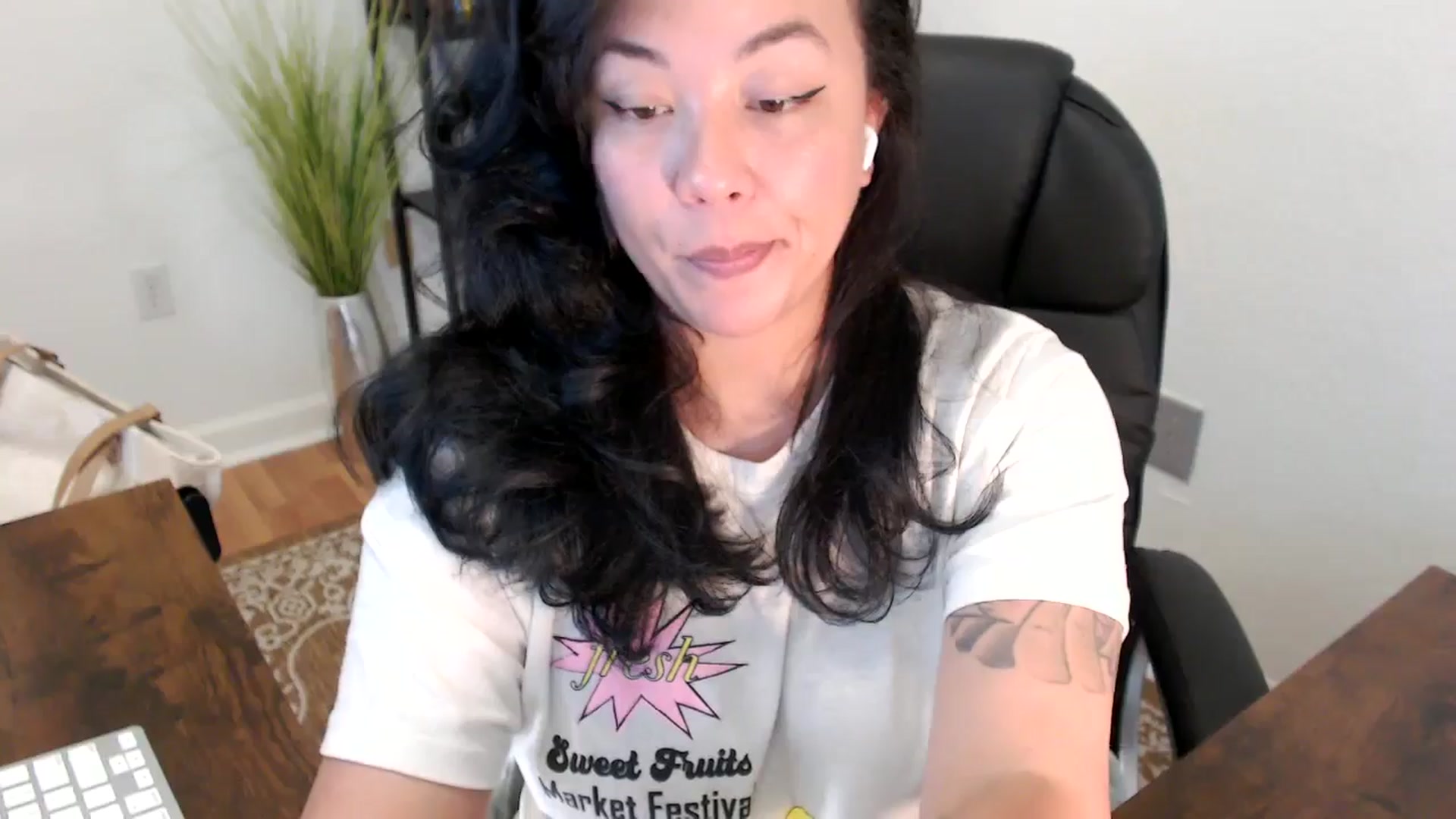 Gallery image thumbnail from MickaylaStar's myfreecams stream on, 04/16/2025, 18:52 image 17 of 20