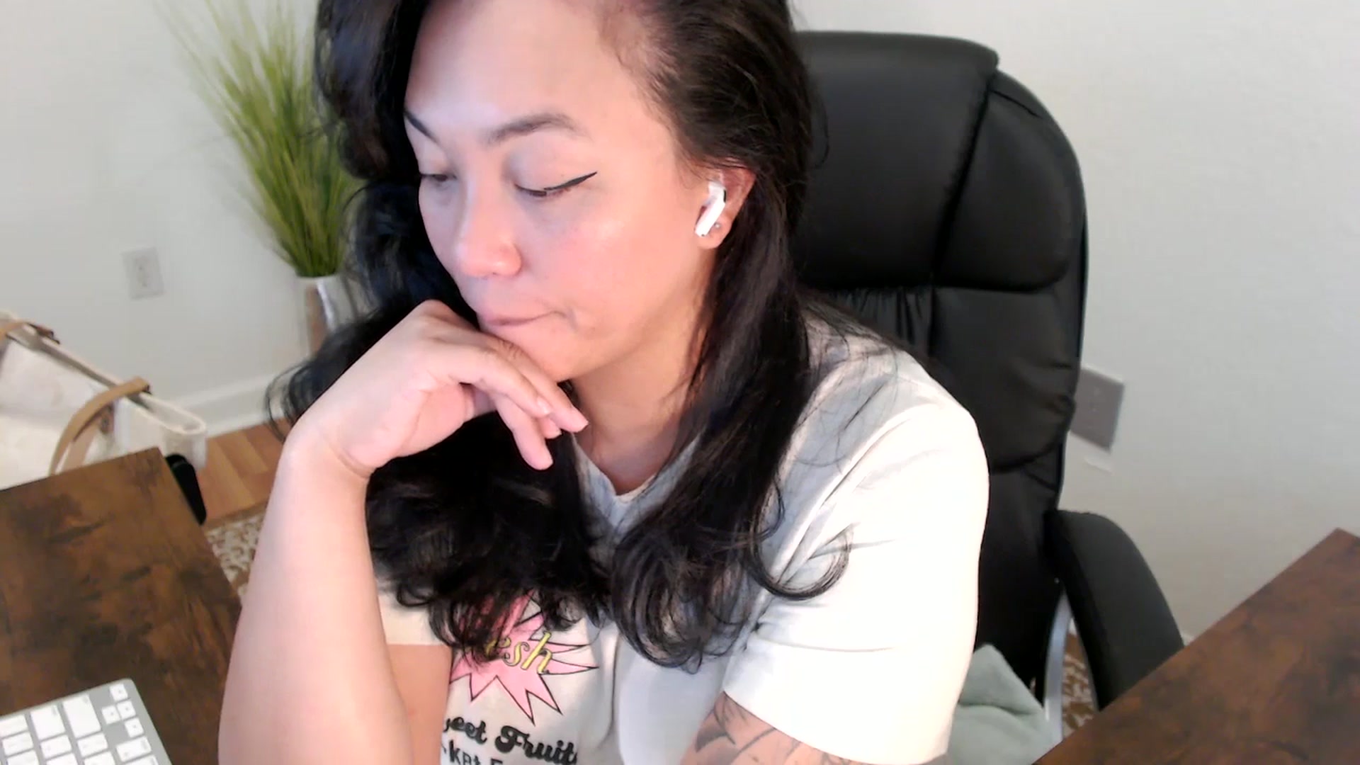 Gallery image thumbnail from MickaylaStar's myfreecams stream on, 04/16/2025, 18:52 image 12 of 20