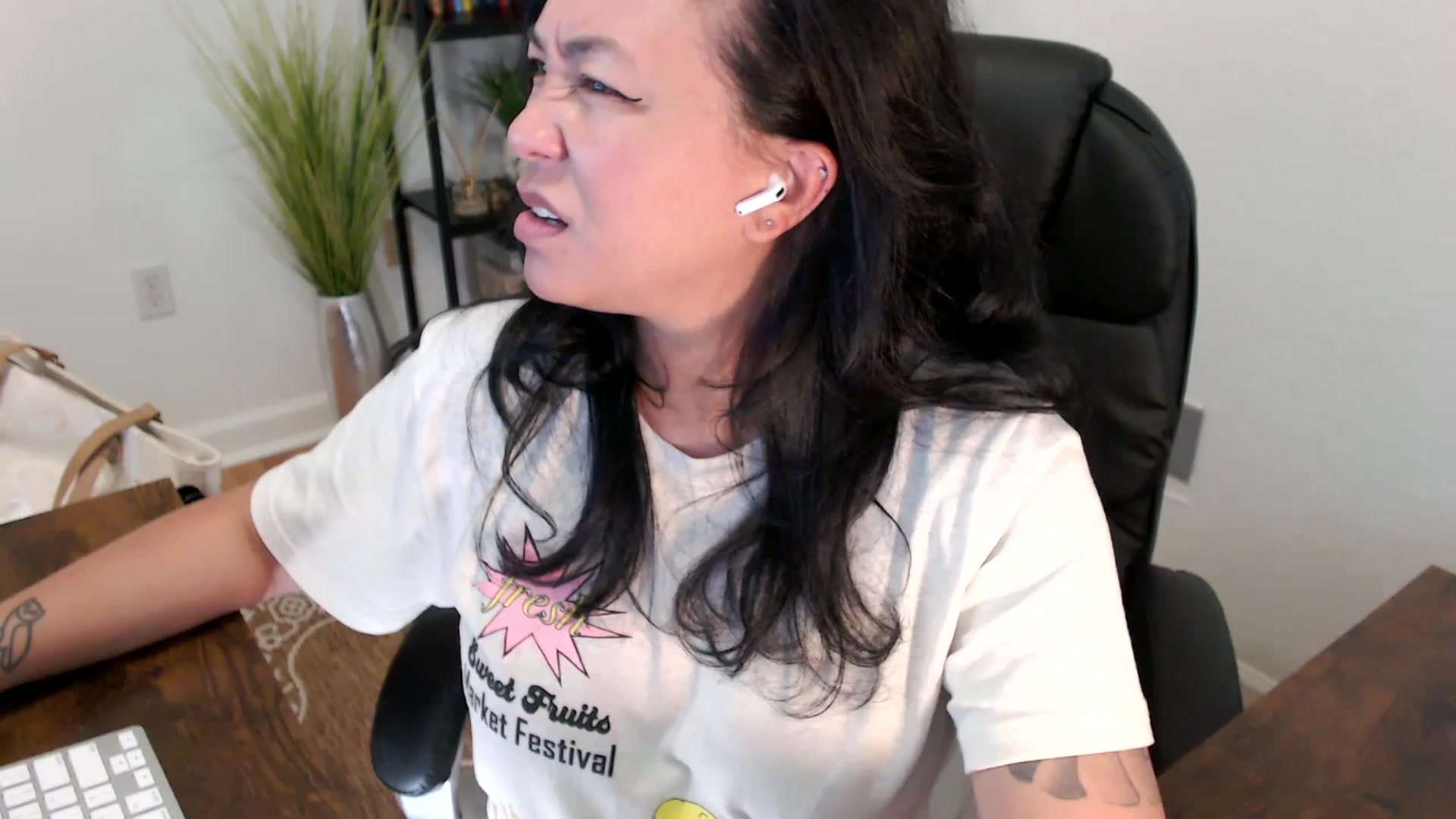 Gallery image thumbnail from MickaylaStar's myfreecams stream on, 04/16/2025, 19:09 image 18 of 20