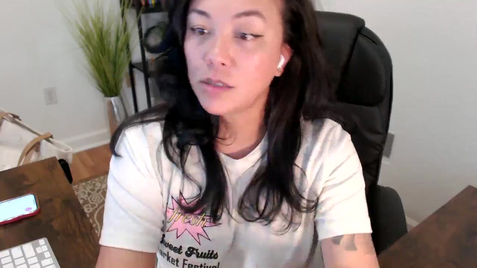 Gallery image thumbnail from MickaylaStar's myfreecams stream on, 04/16/2025, 19:09 image 12 of 20