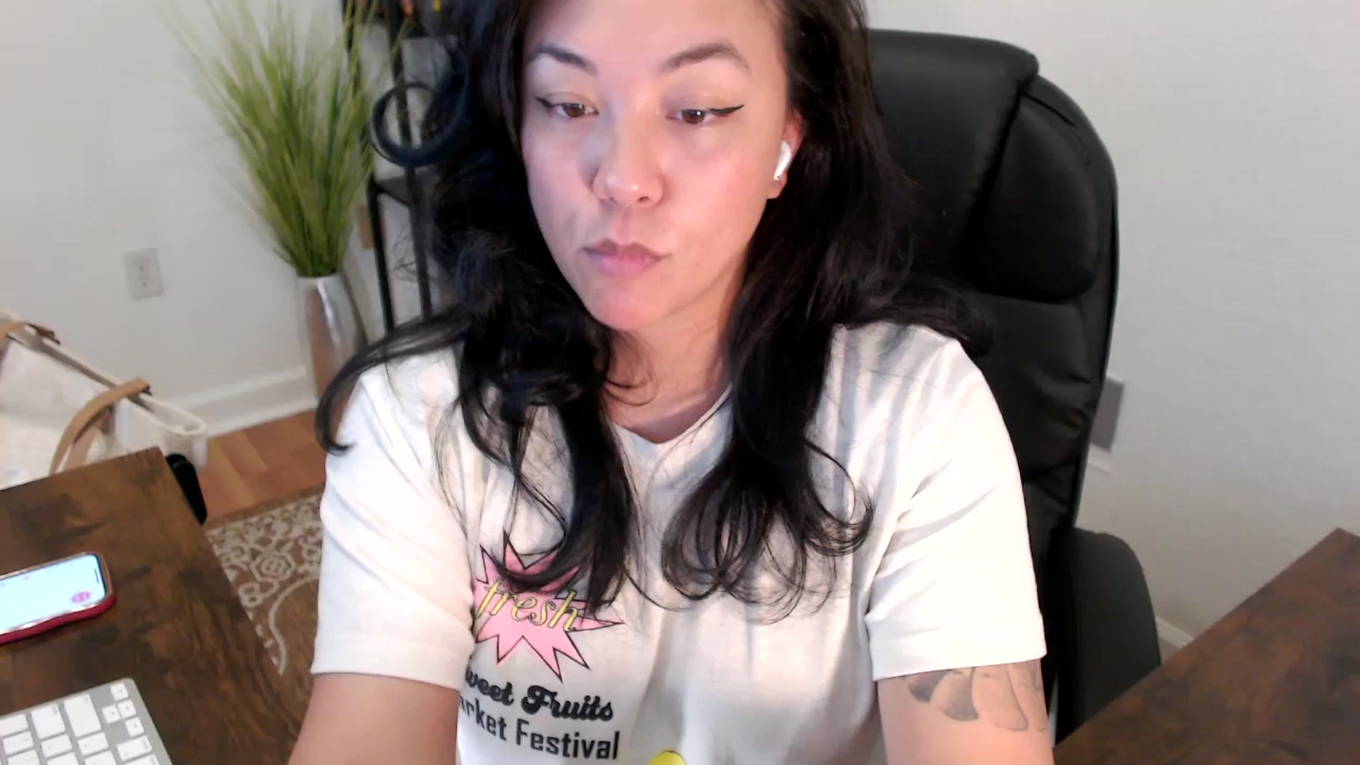 Gallery image thumbnail from MickaylaStar's myfreecams stream on, 04/16/2025, 19:09 image 15 of 20