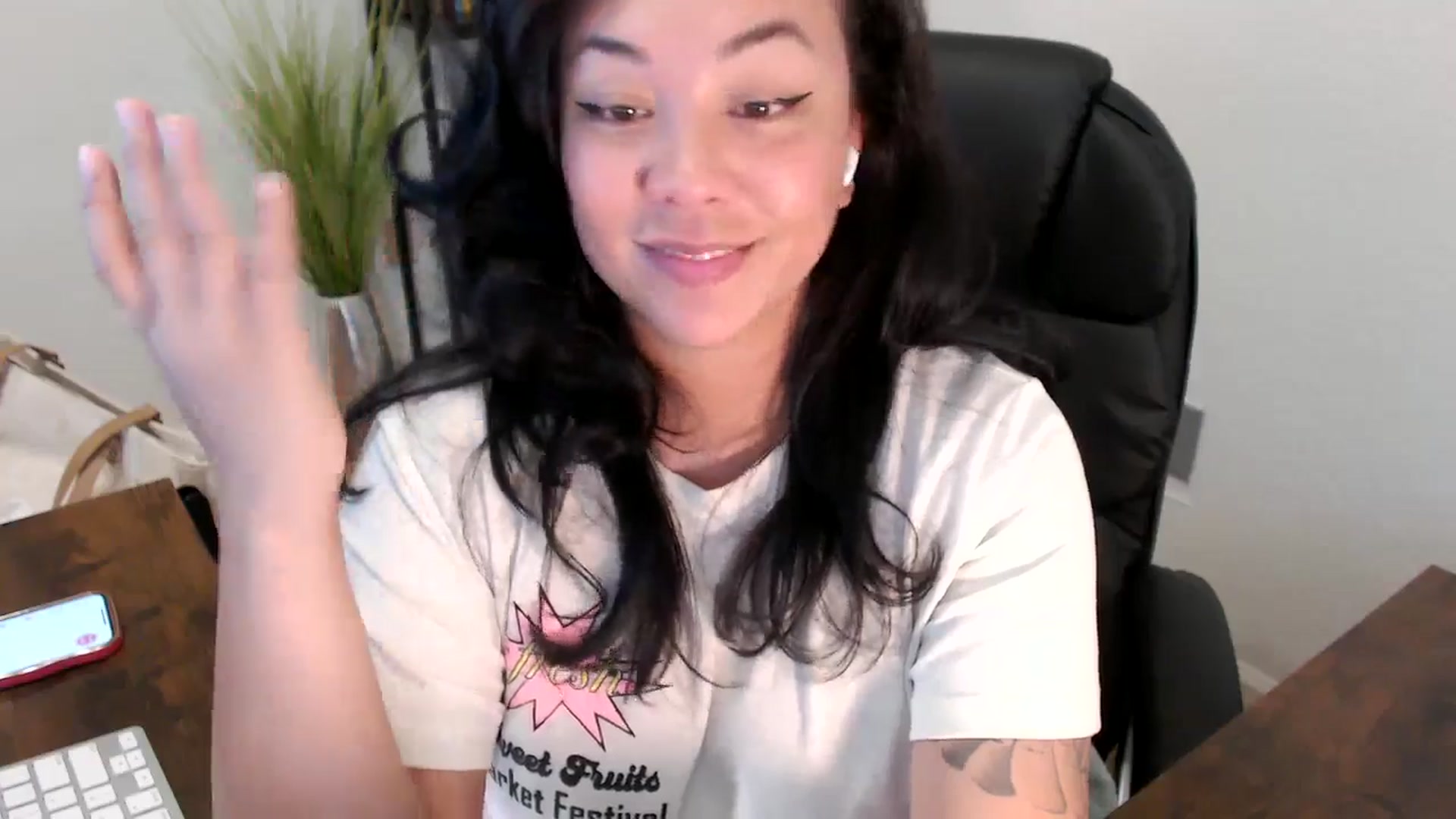 Gallery image thumbnail from MickaylaStar's myfreecams stream on, 04/16/2025, 19:09 image 13 of 20