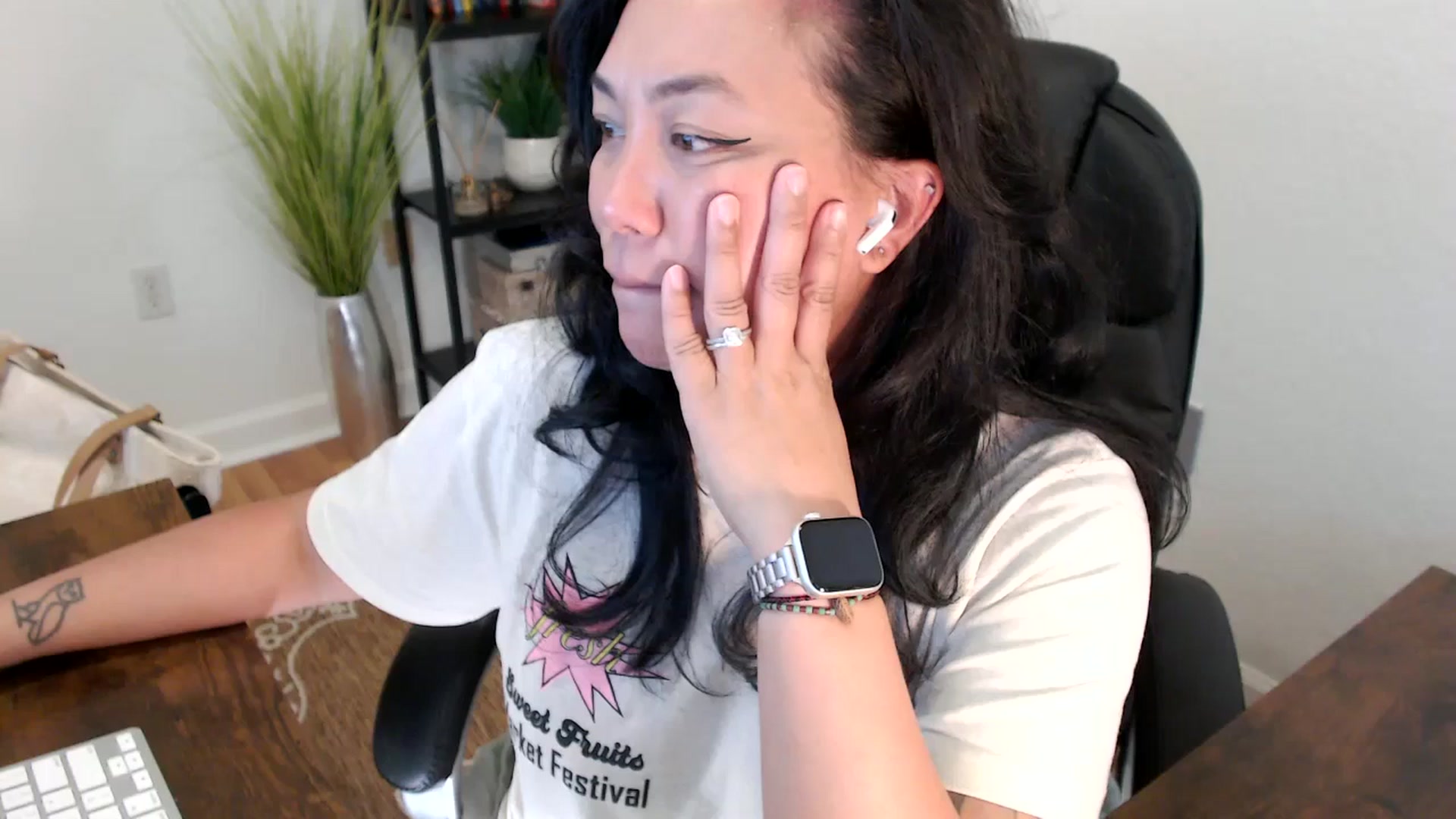 Gallery image thumbnail from MickaylaStar's myfreecams stream on, 04/16/2025, 19:38 image 7 of 20