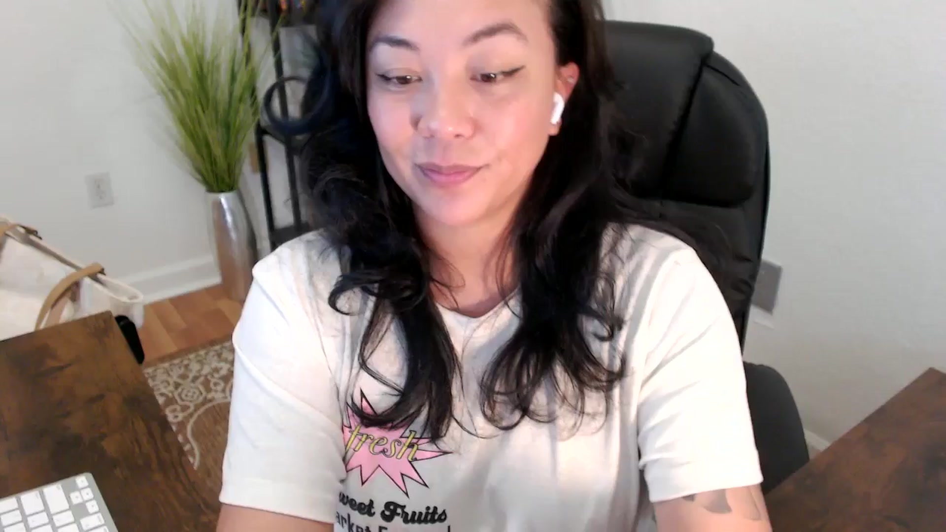 Gallery image thumbnail from MickaylaStar's myfreecams stream on, 04/16/2025, 19:38 image 6 of 20