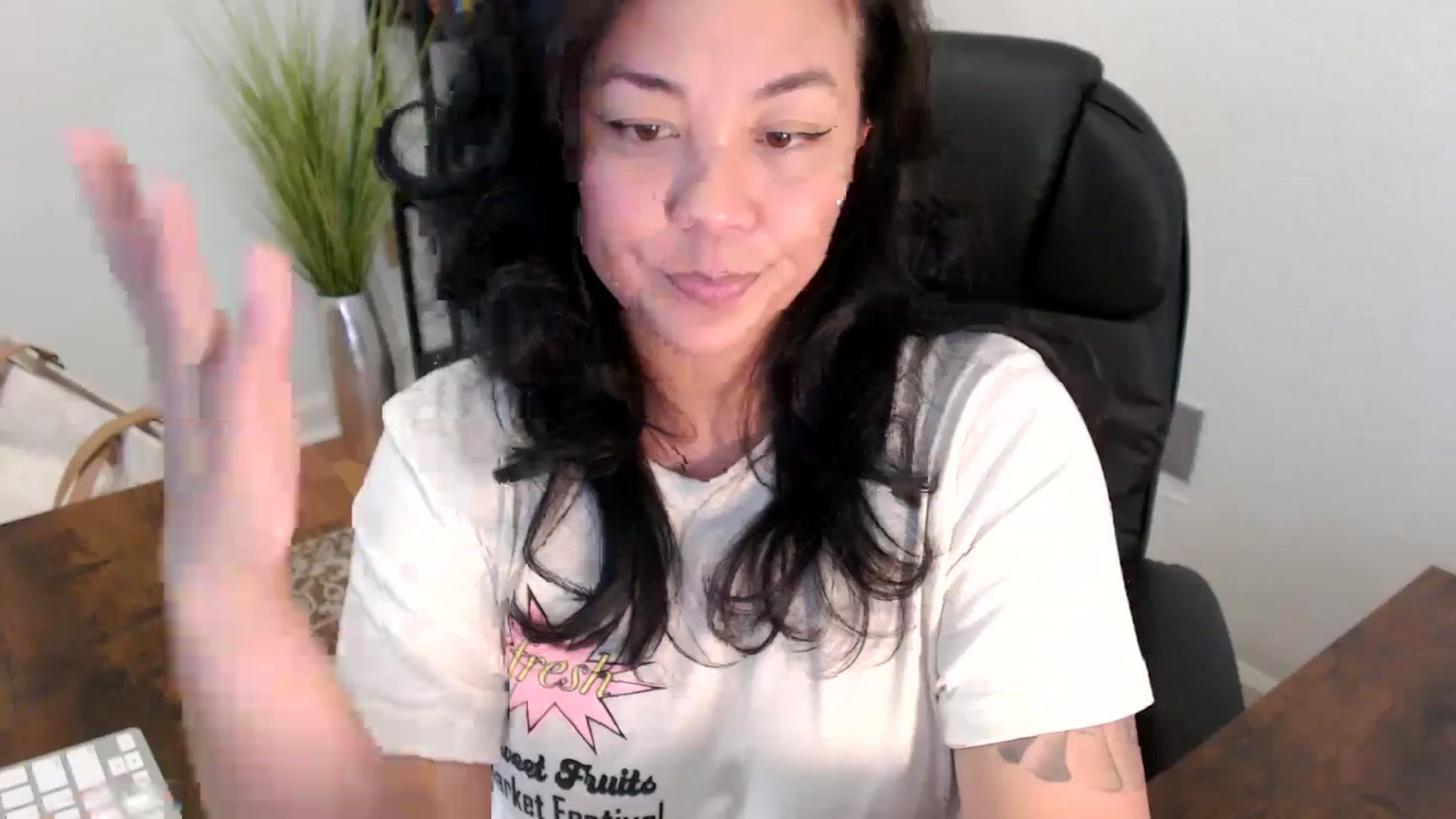 Gallery image thumbnail from MickaylaStar's myfreecams stream on, 04/16/2025, 19:38 image 10 of 20