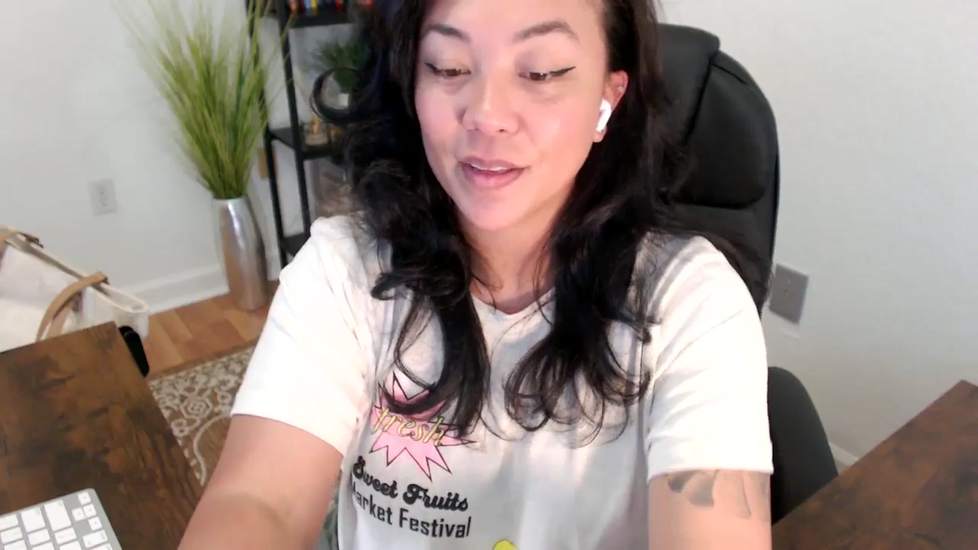 Gallery image thumbnail from MickaylaStar's myfreecams stream on, 04/16/2025, 19:38 image 13 of 20