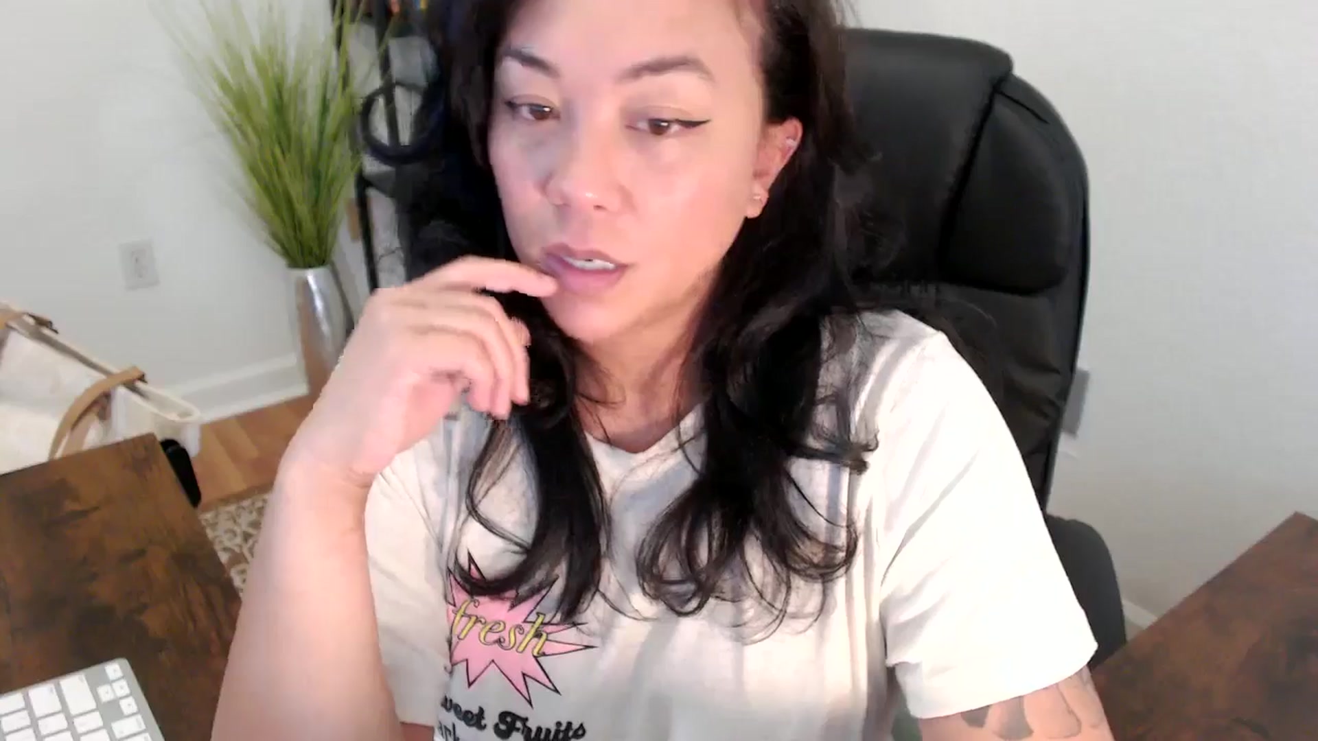 Gallery image thumbnail from MickaylaStar's myfreecams stream on, 04/16/2025, 19:38 image 14 of 20