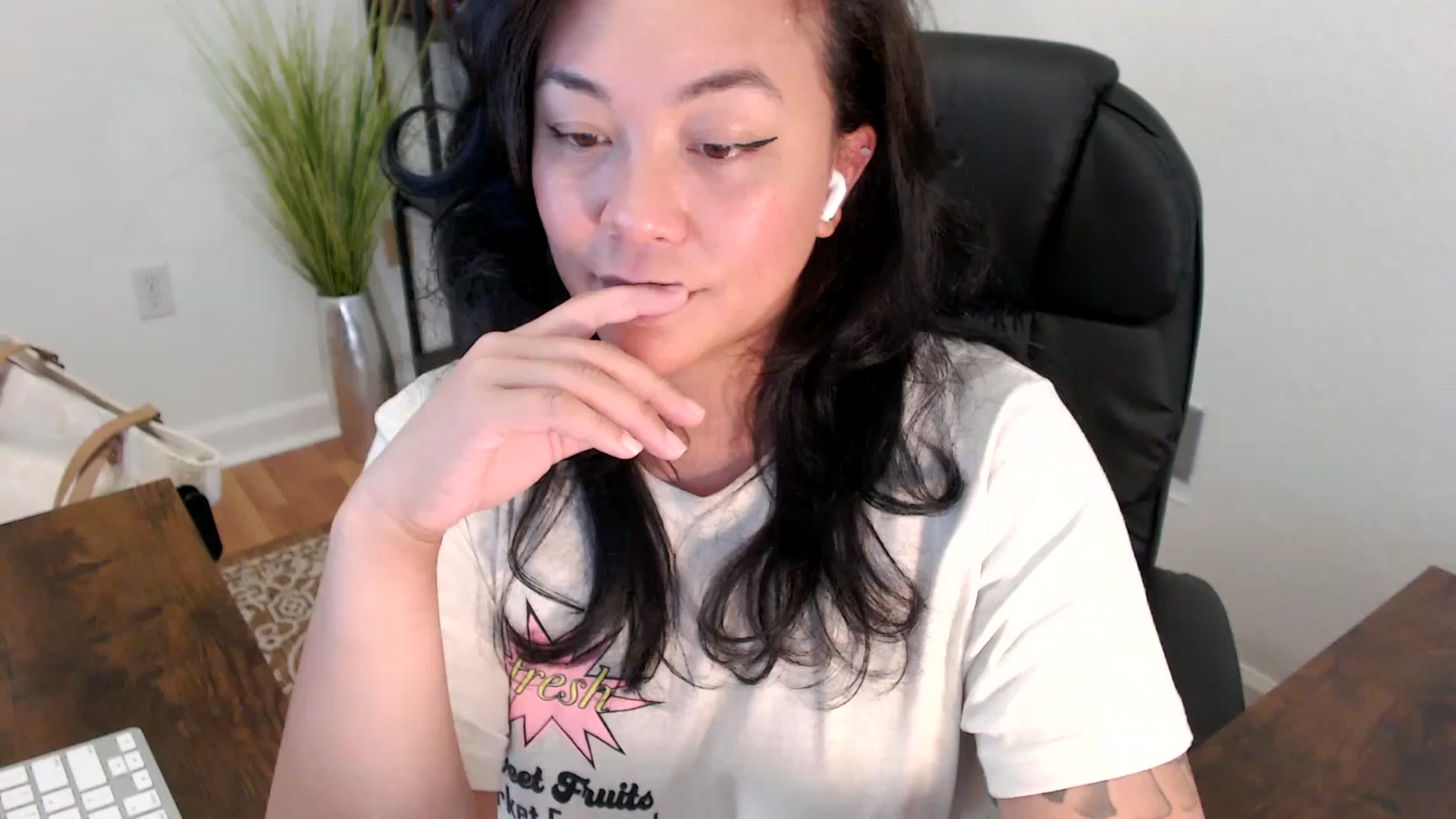 Gallery image thumbnail from MickaylaStar's myfreecams stream on, 04/16/2025, 19:38 image 2 of 20