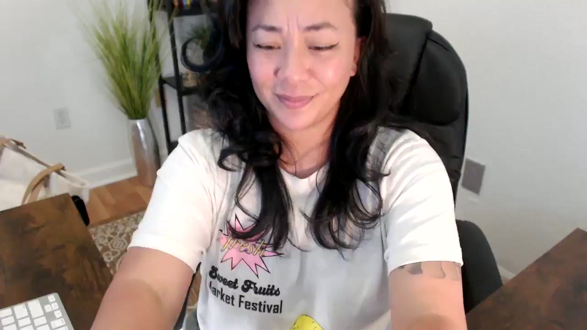 Gallery image thumbnail from MickaylaStar's myfreecams stream on, 04/16/2025, 19:38 image 16 of 20