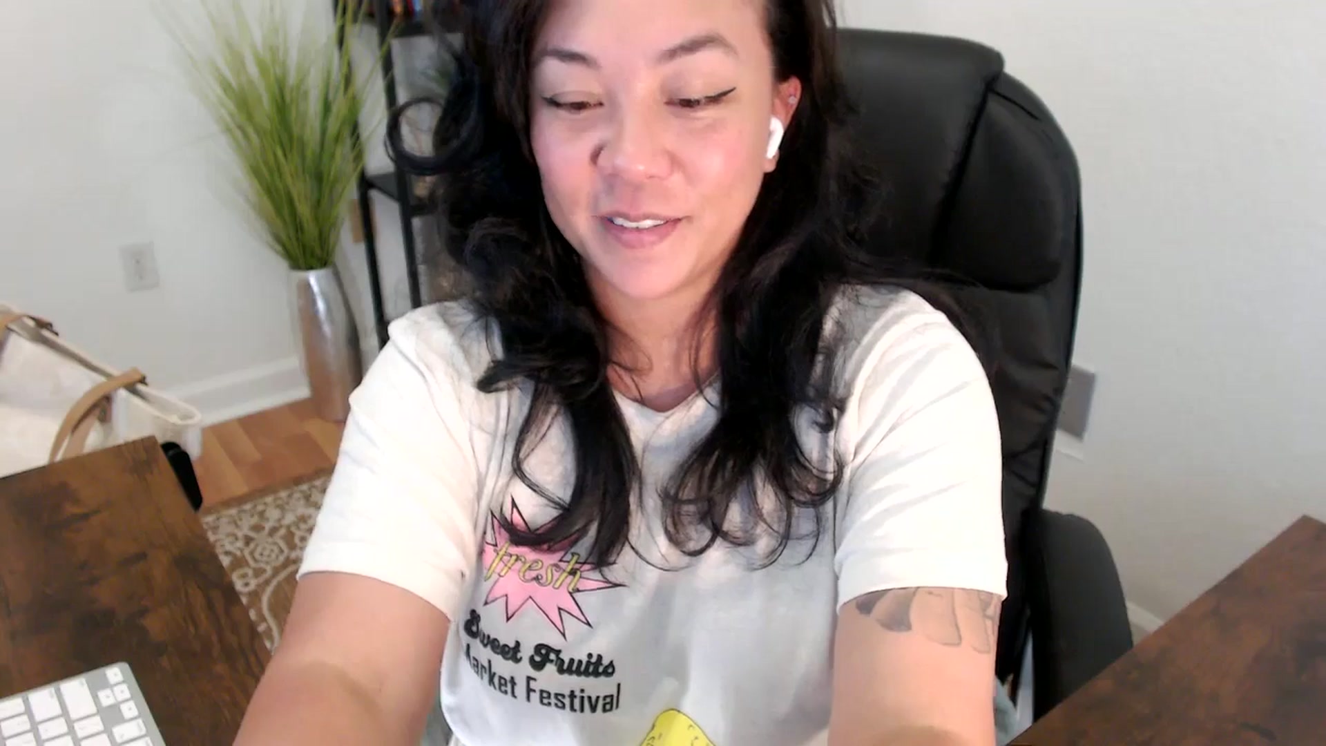 Gallery image thumbnail from MickaylaStar's myfreecams stream on, 04/16/2025, 19:38 image 11 of 20