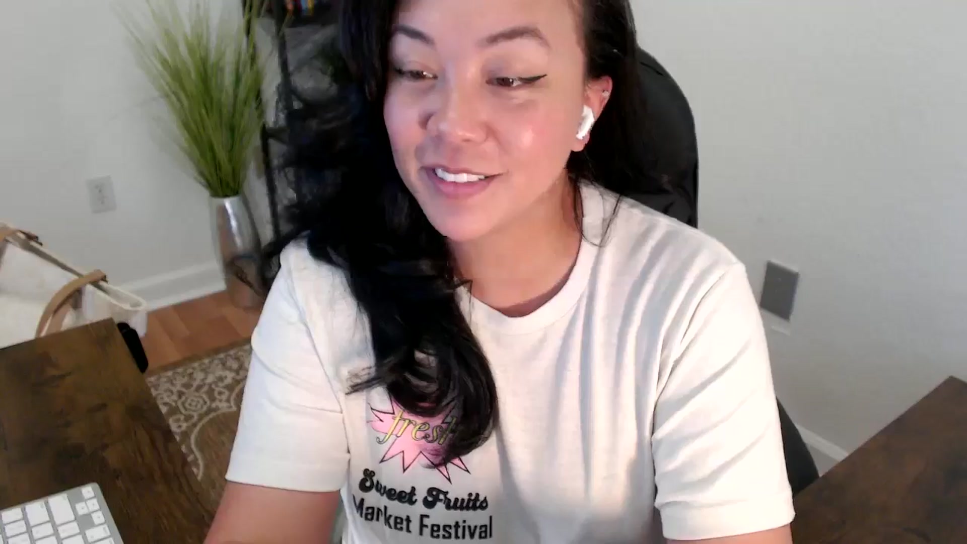 Gallery image thumbnail from MickaylaStar's myfreecams stream on, 04/16/2025, 20:09 image 16 of 20