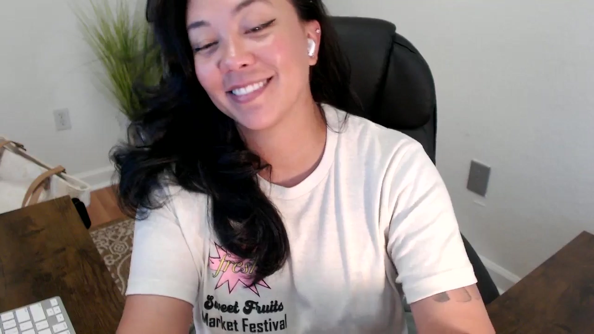Gallery image thumbnail from MickaylaStar's myfreecams stream on, 04/16/2025, 20:09 image 14 of 20