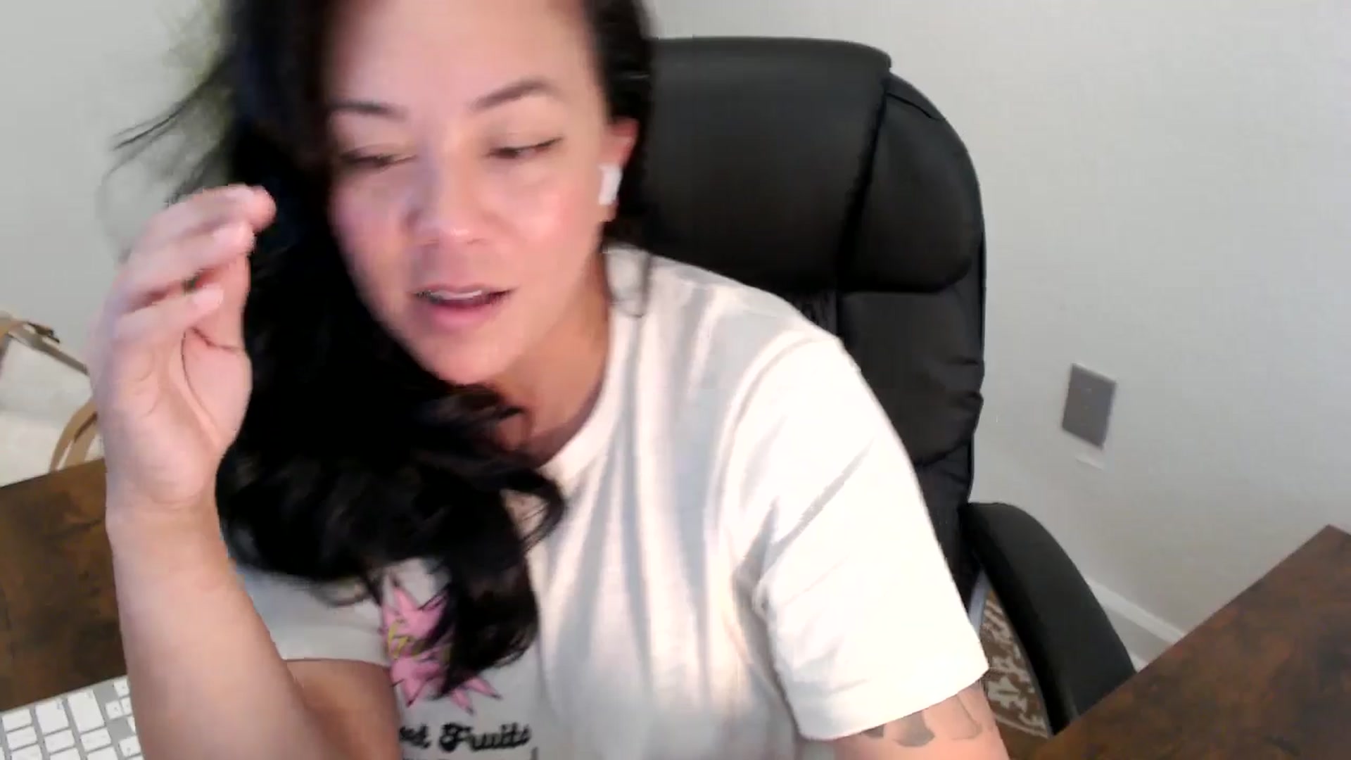Gallery image thumbnail from MickaylaStar's myfreecams stream on, 04/16/2025, 20:09 image 11 of 20