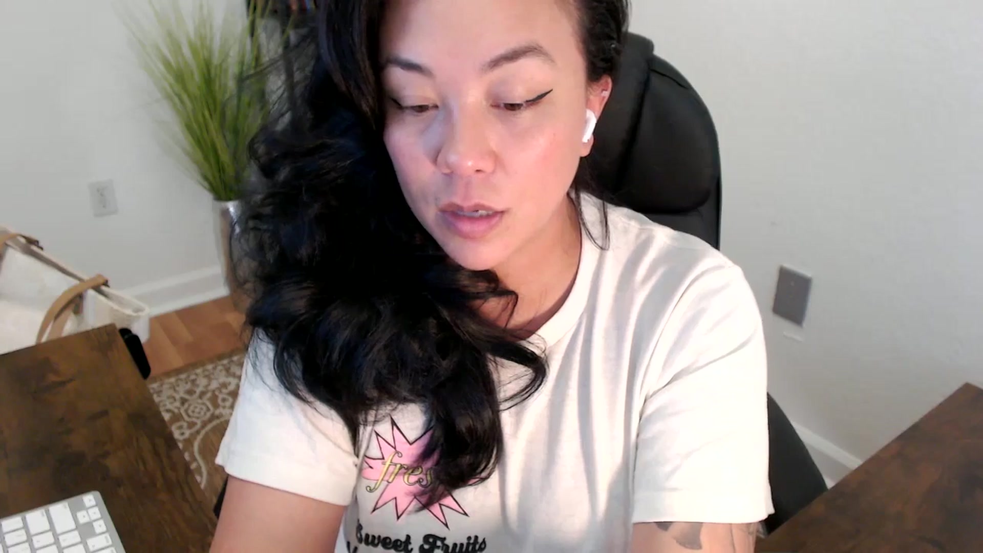 Gallery image thumbnail from MickaylaStar's myfreecams stream on, 04/16/2025, 20:09 image 10 of 20