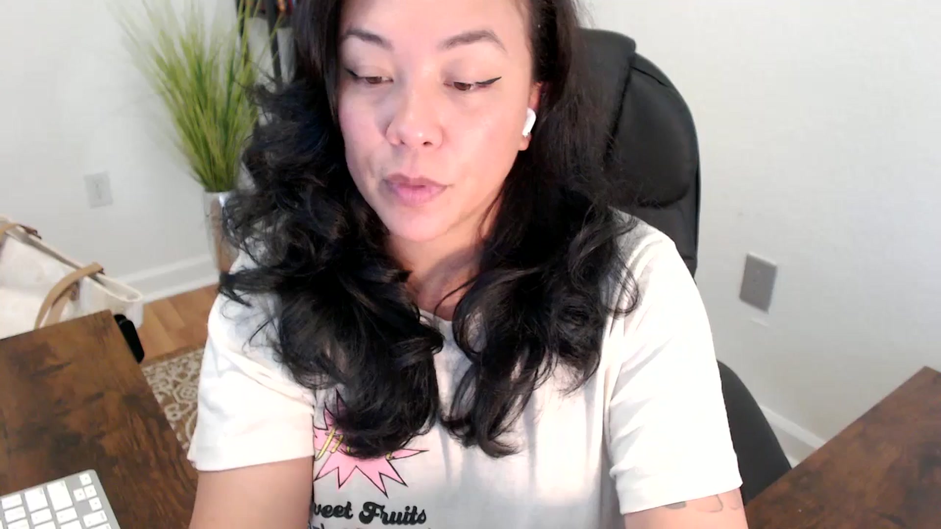 Gallery image thumbnail from MickaylaStar's myfreecams stream on, 04/16/2025, 20:09 image 6 of 20