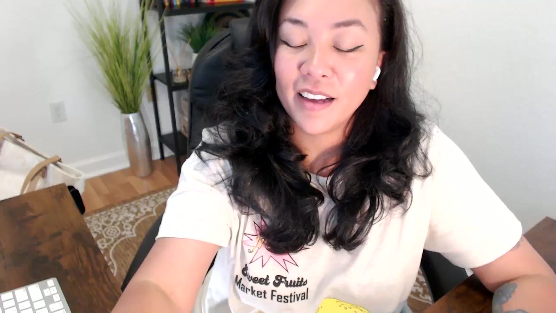 Gallery image thumbnail from MickaylaStar's myfreecams stream on, 04/16/2025, 20:09 image 8 of 20