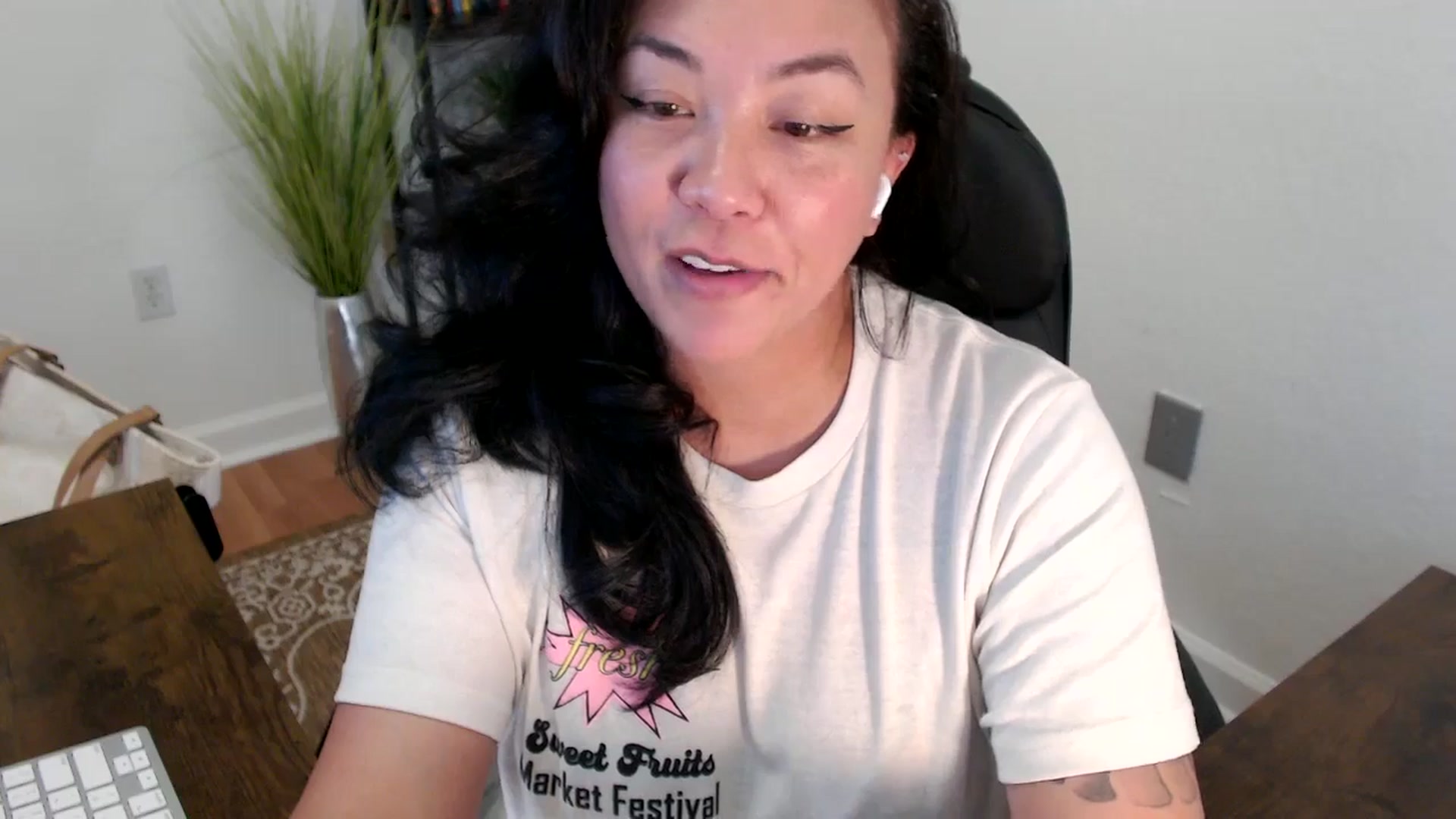 Gallery image thumbnail from MickaylaStar's myfreecams stream on, 04/16/2025, 20:09 image 15 of 20