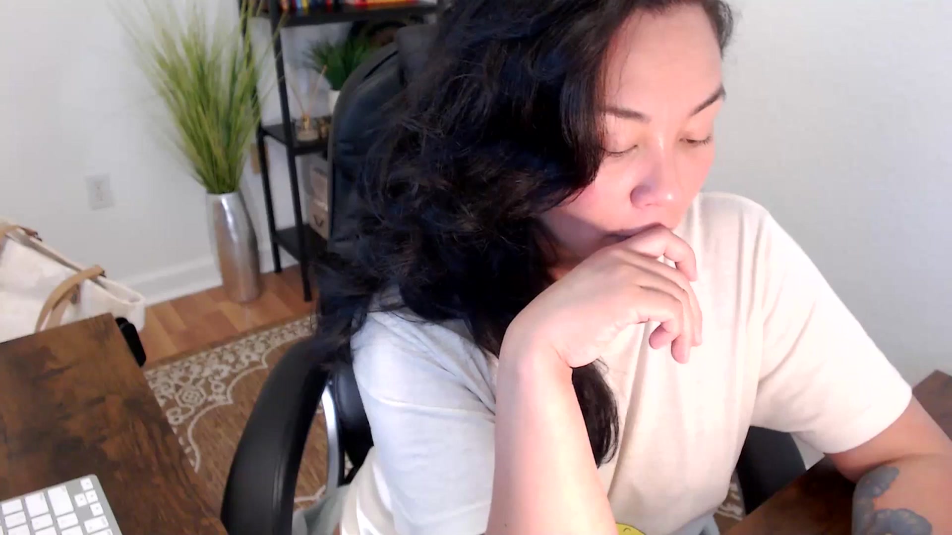 Gallery image thumbnail from MickaylaStar's myfreecams stream on, 04/16/2025, 20:09 image 19 of 20