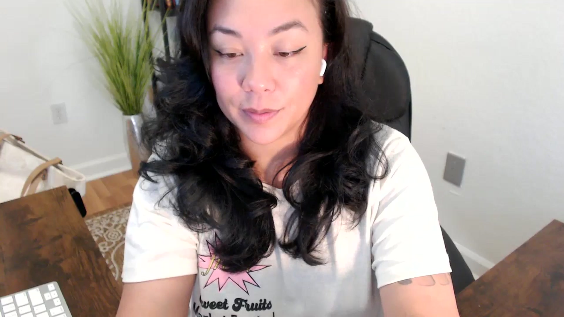 Gallery image thumbnail from MickaylaStar's myfreecams stream on, 04/16/2025, 20:09 image 7 of 20