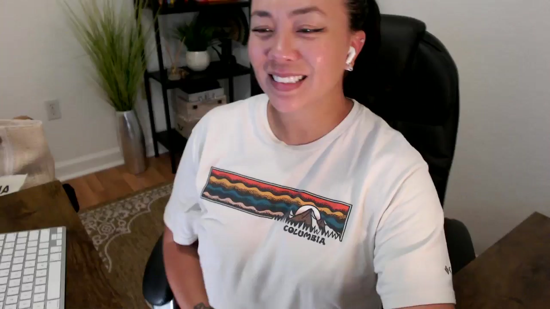Gallery image thumbnail from MickaylaStar's myfreecams stream on, 04/17/2025, 16:33 image 1 of 20