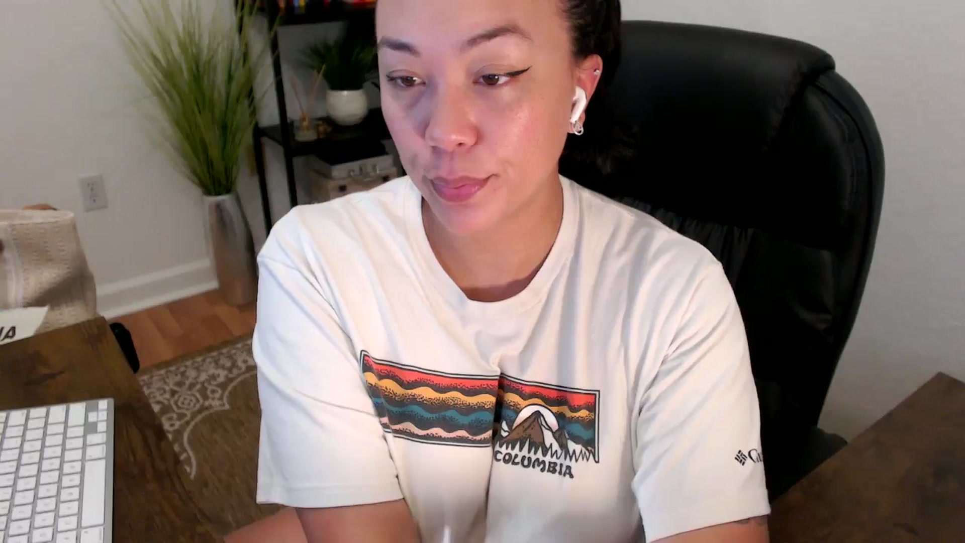 Gallery image thumbnail from MickaylaStar's myfreecams stream on, 04/17/2025, 16:33 image 4 of 20