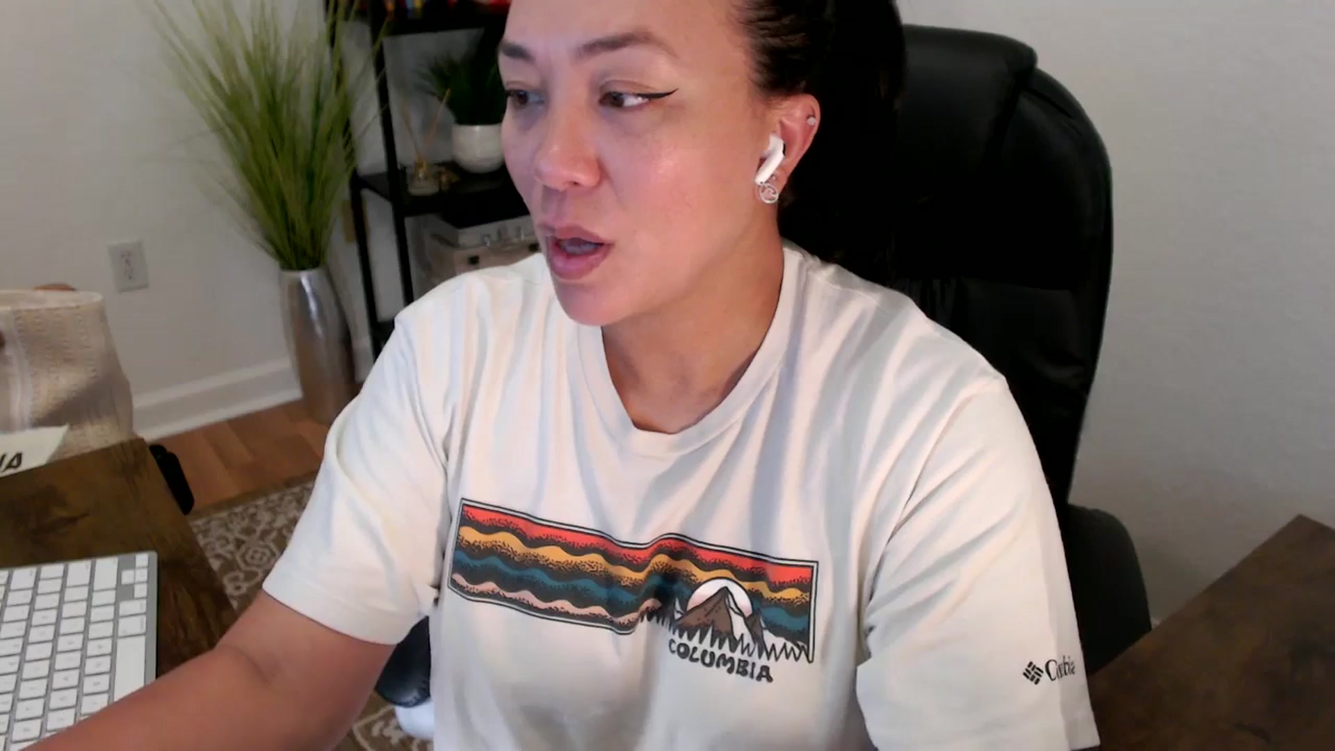 Gallery image thumbnail from MickaylaStar's myfreecams stream on, 04/17/2025, 16:33 image 12 of 20