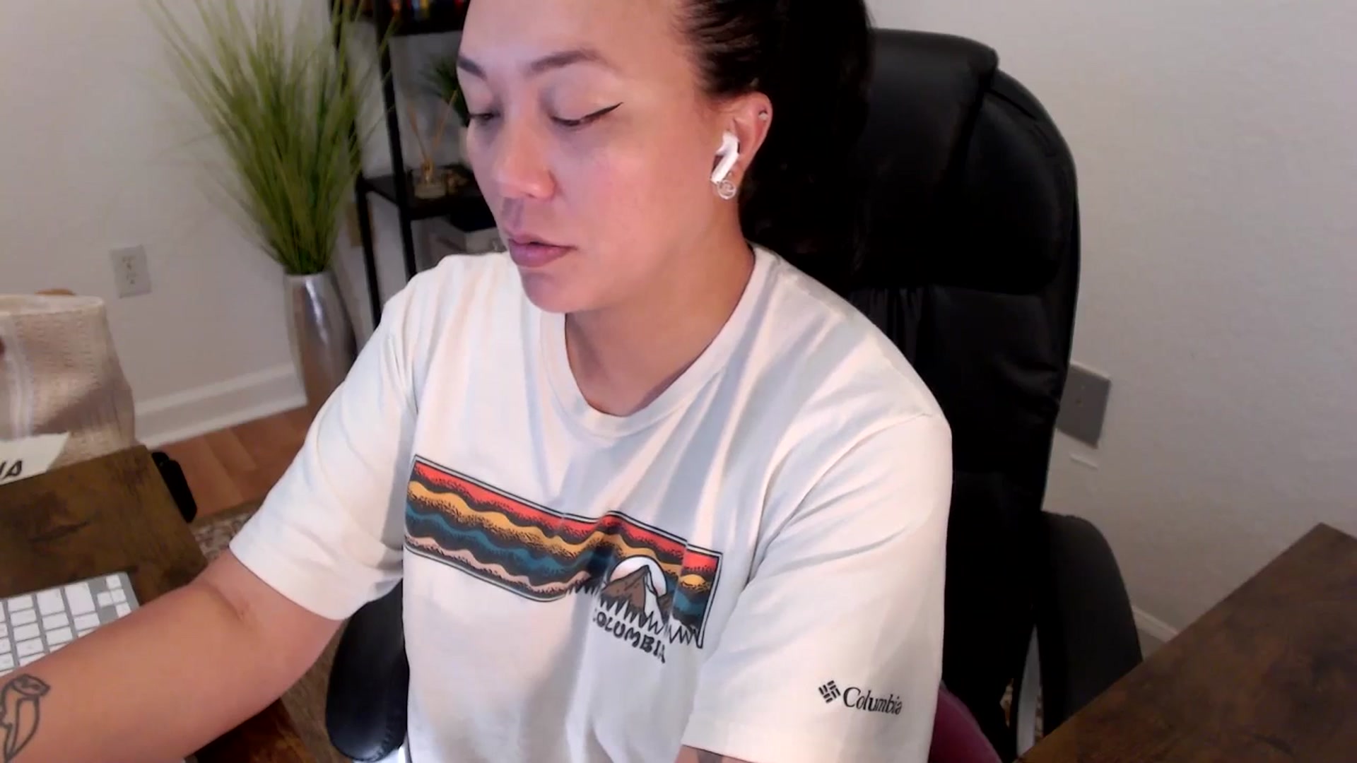 Gallery image thumbnail from MickaylaStar's myfreecams stream on, 04/17/2025, 16:45 image 4 of 20