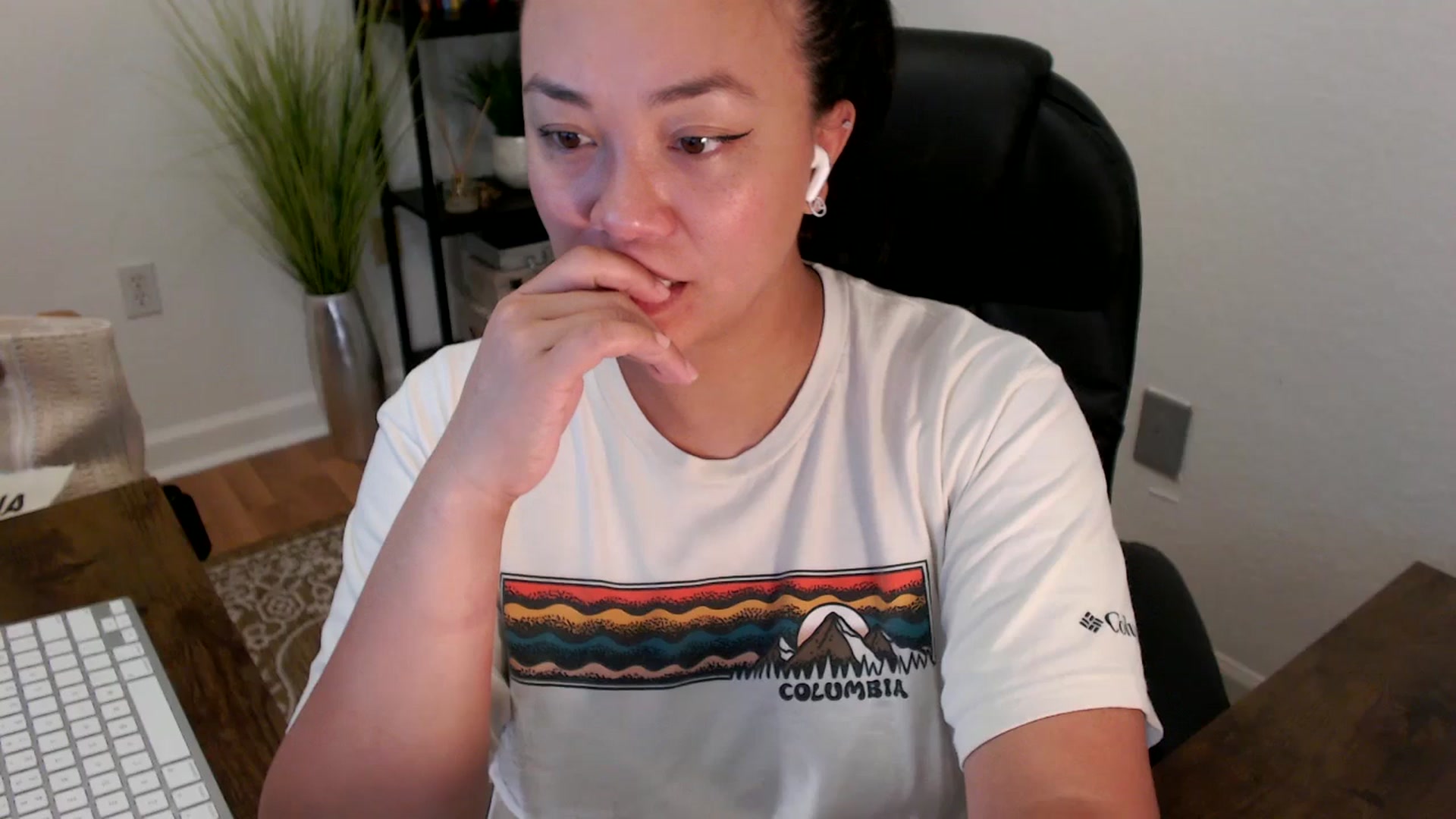 Gallery image thumbnail from MickaylaStar's myfreecams stream on, 04/17/2025, 16:45 image 16 of 20