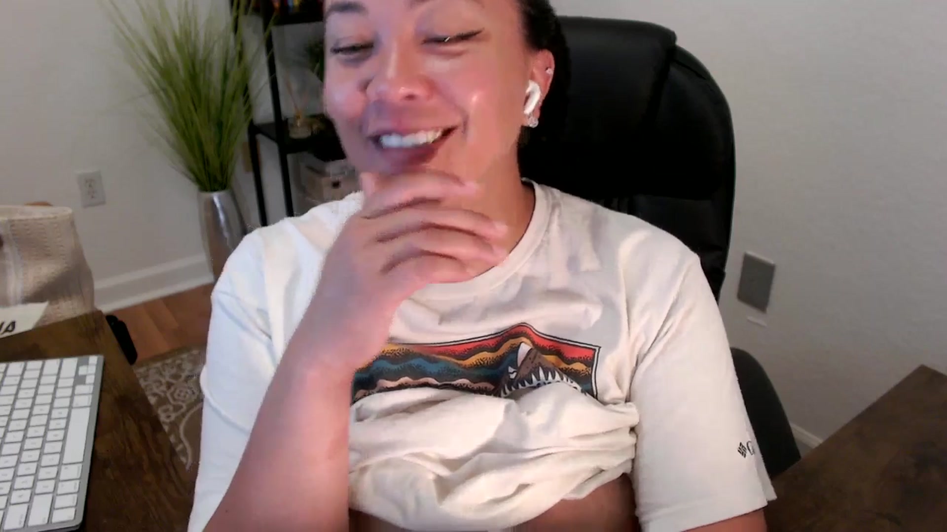 Gallery image thumbnail from MickaylaStar's myfreecams stream on, 04/17/2025, 16:45 image 8 of 20