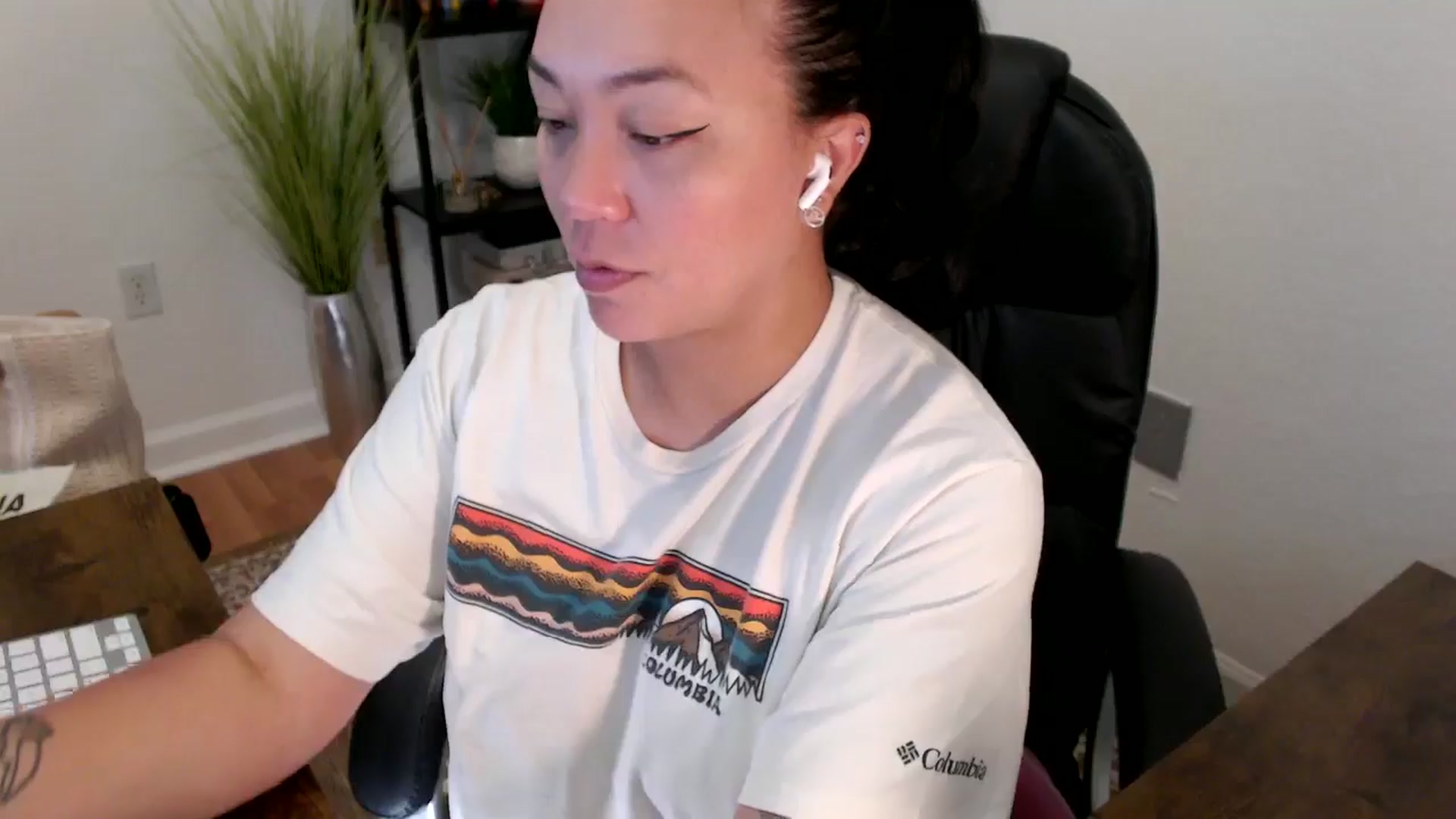 Gallery image thumbnail from MickaylaStar's myfreecams stream on, 04/17/2025, 16:45 image 2 of 20