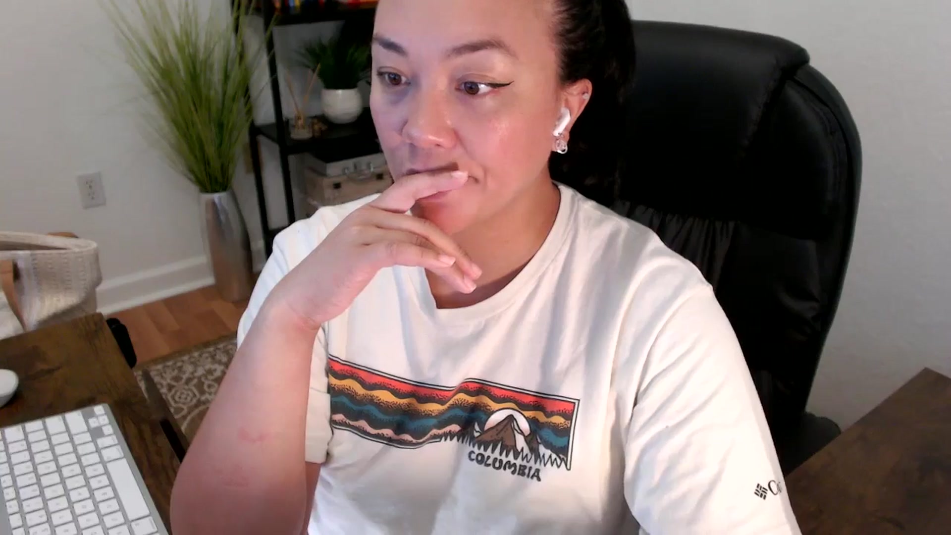 Gallery image thumbnail from MickaylaStar's myfreecams stream on, 04/17/2025, 18:28 image 3 of 20