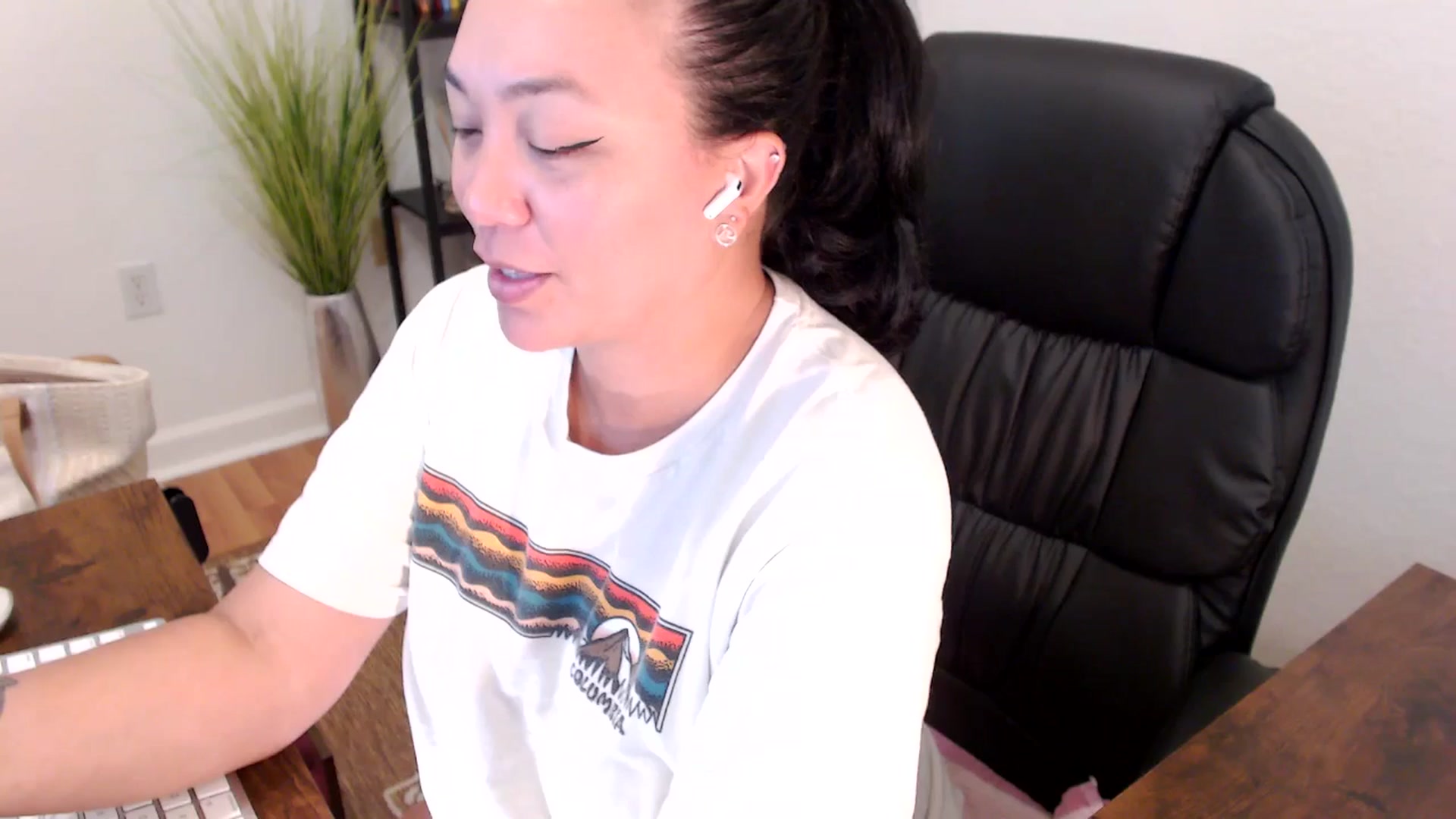 Gallery image thumbnail from MickaylaStar's myfreecams stream on, 04/17/2025, 18:28 image 2 of 20