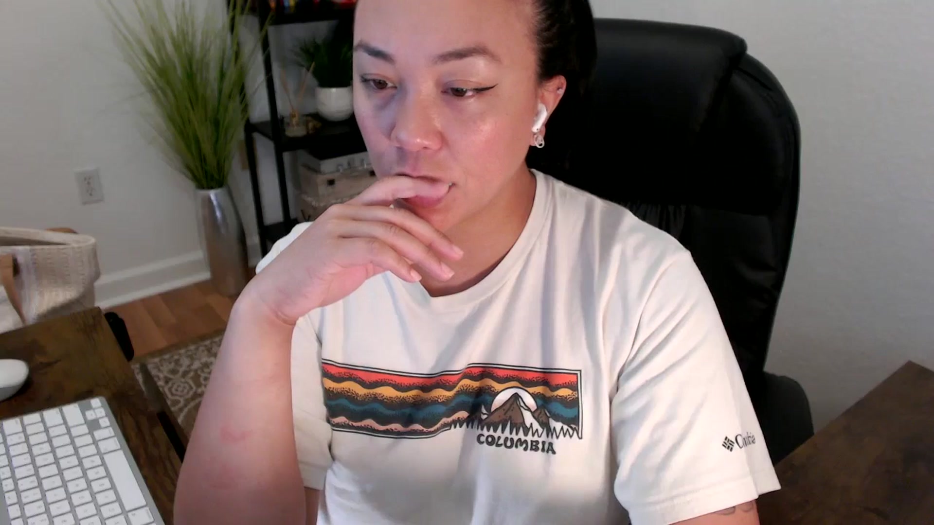 Gallery image thumbnail from MickaylaStar's myfreecams stream on, 04/17/2025, 18:28 image 10 of 20