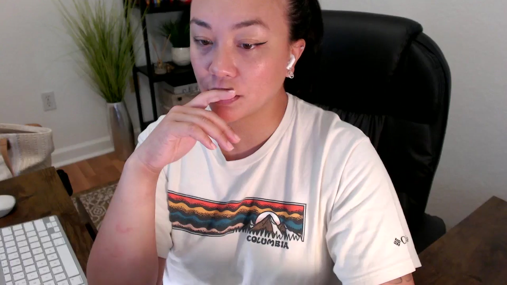 Gallery image thumbnail from MickaylaStar's myfreecams stream on, 04/17/2025, 18:28 image 9 of 20