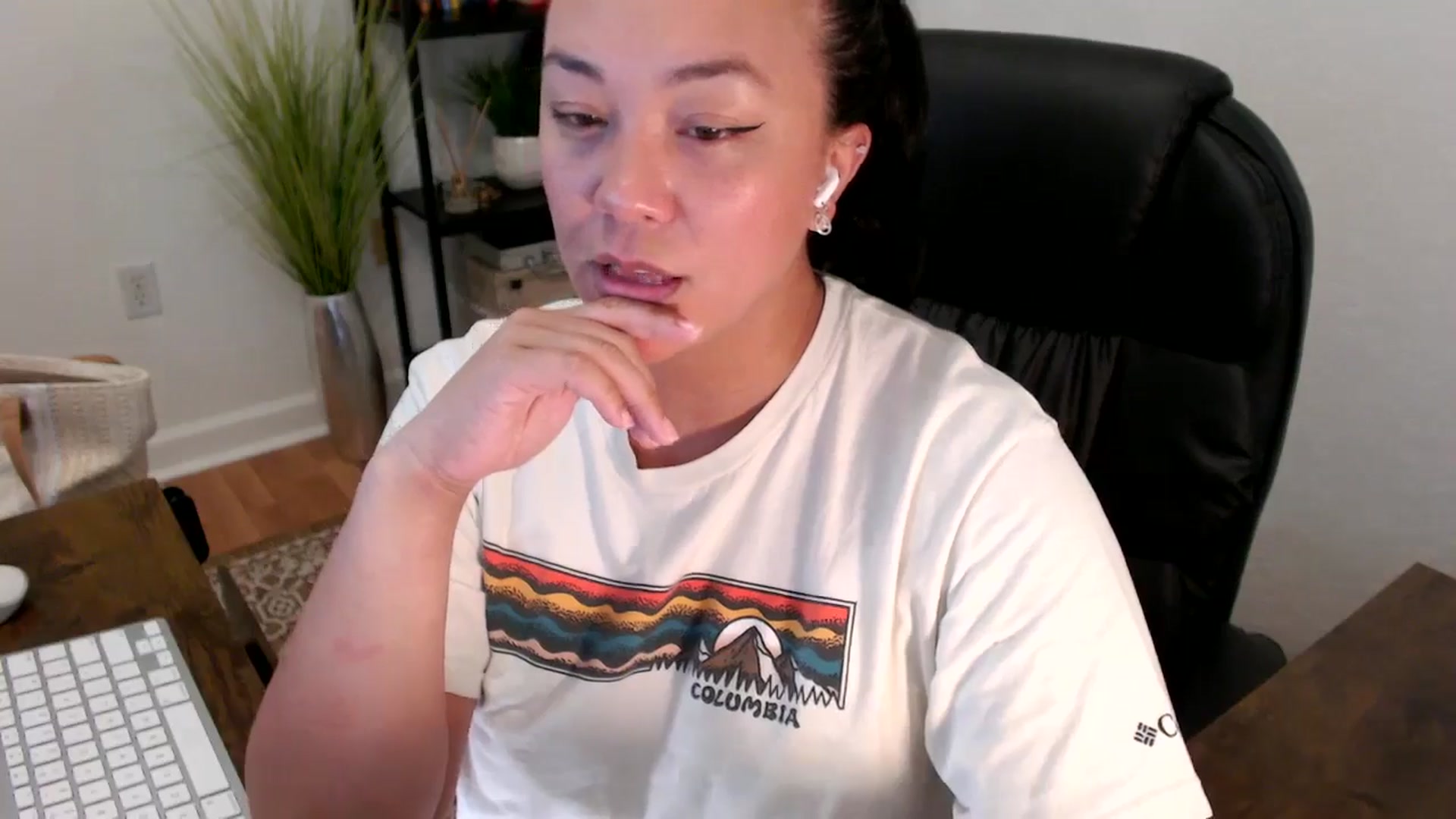 Gallery image thumbnail from MickaylaStar's myfreecams stream on, 04/17/2025, 18:28 image 4 of 20