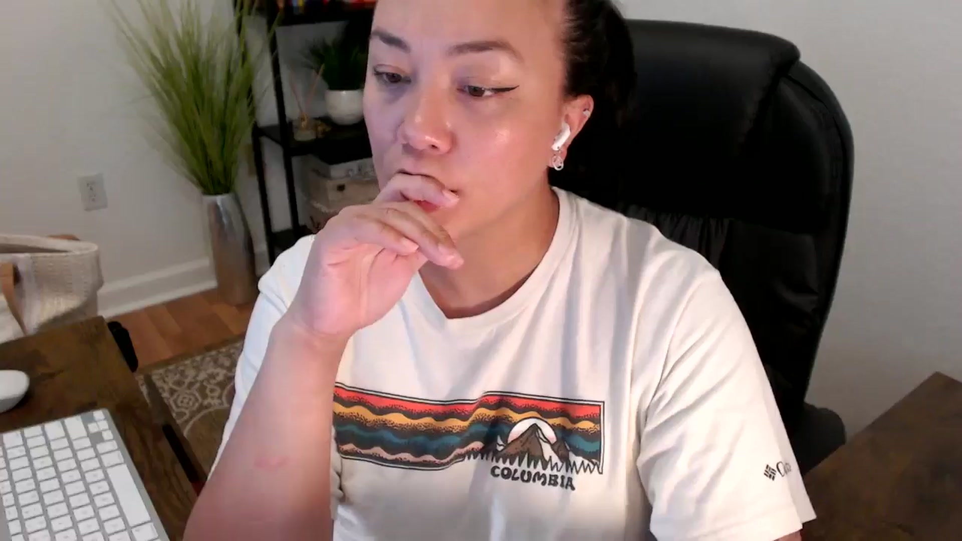 Gallery image thumbnail from MickaylaStar's myfreecams stream on, 04/17/2025, 18:28 image 6 of 20