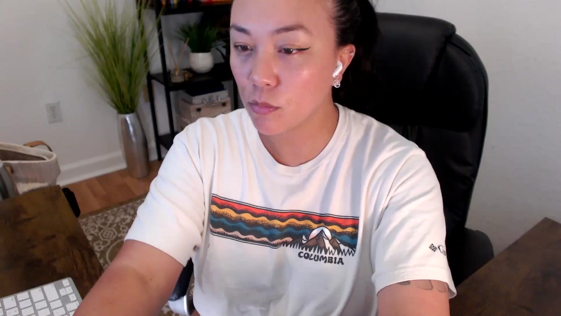 Gallery image thumbnail from MickaylaStar's myfreecams stream on, 04/17/2025, 20:00 image 6 of 20