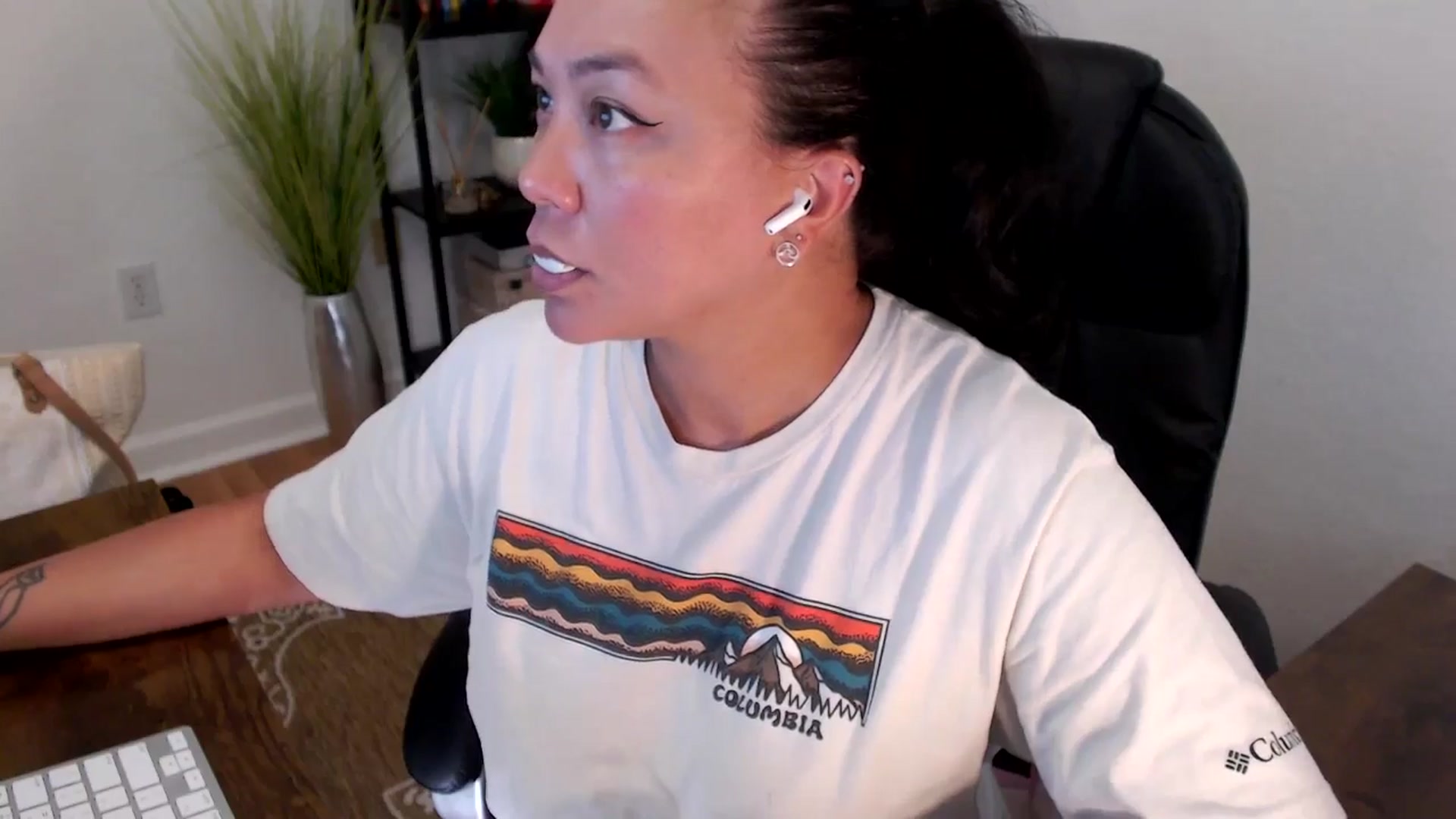 Gallery image thumbnail from MickaylaStar's myfreecams stream on, 04/17/2025, 20:00 image 20 of 20