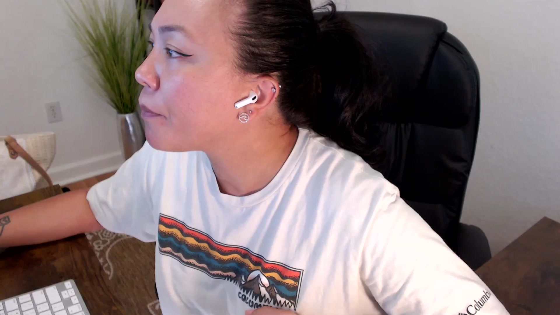 Gallery image thumbnail from MickaylaStar's myfreecams stream on, 04/17/2025, 20:00 image 18 of 20