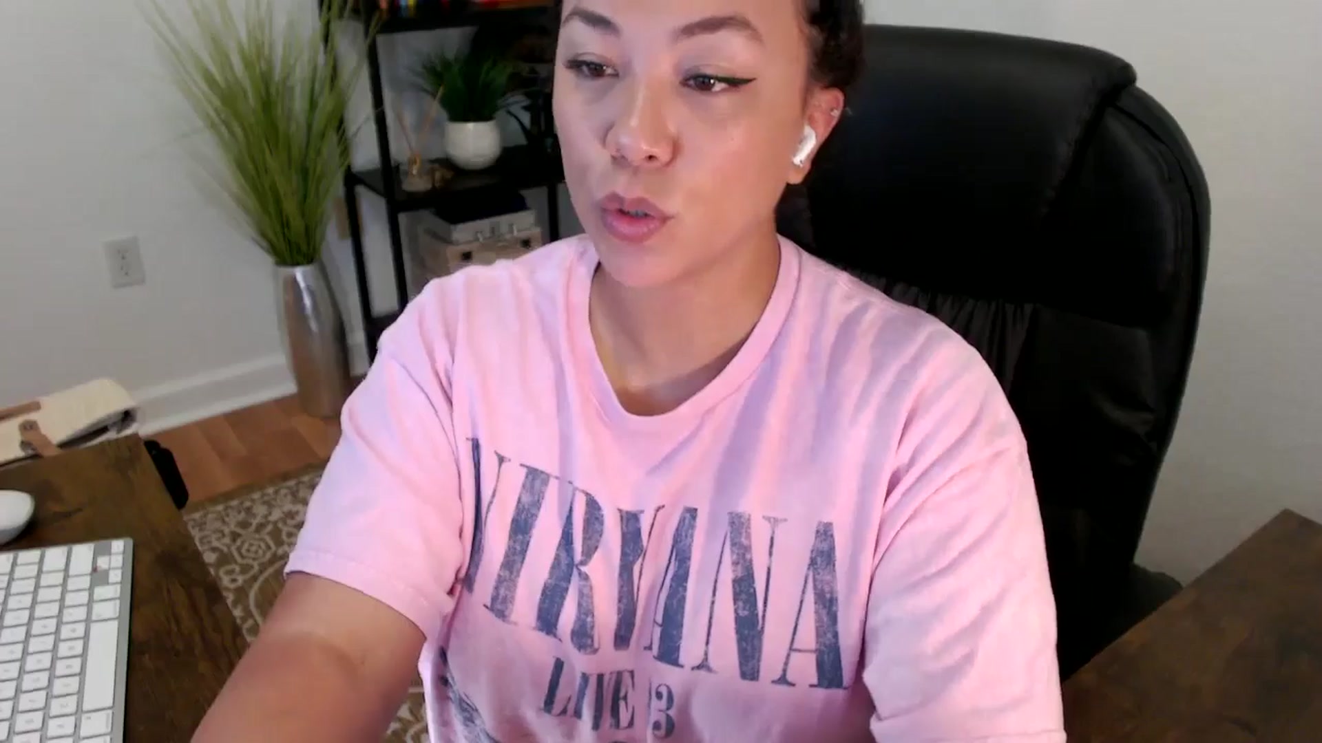 Gallery image thumbnail from MickaylaStar's myfreecams stream on, 04/18/2025, 16:59 image 12 of 20