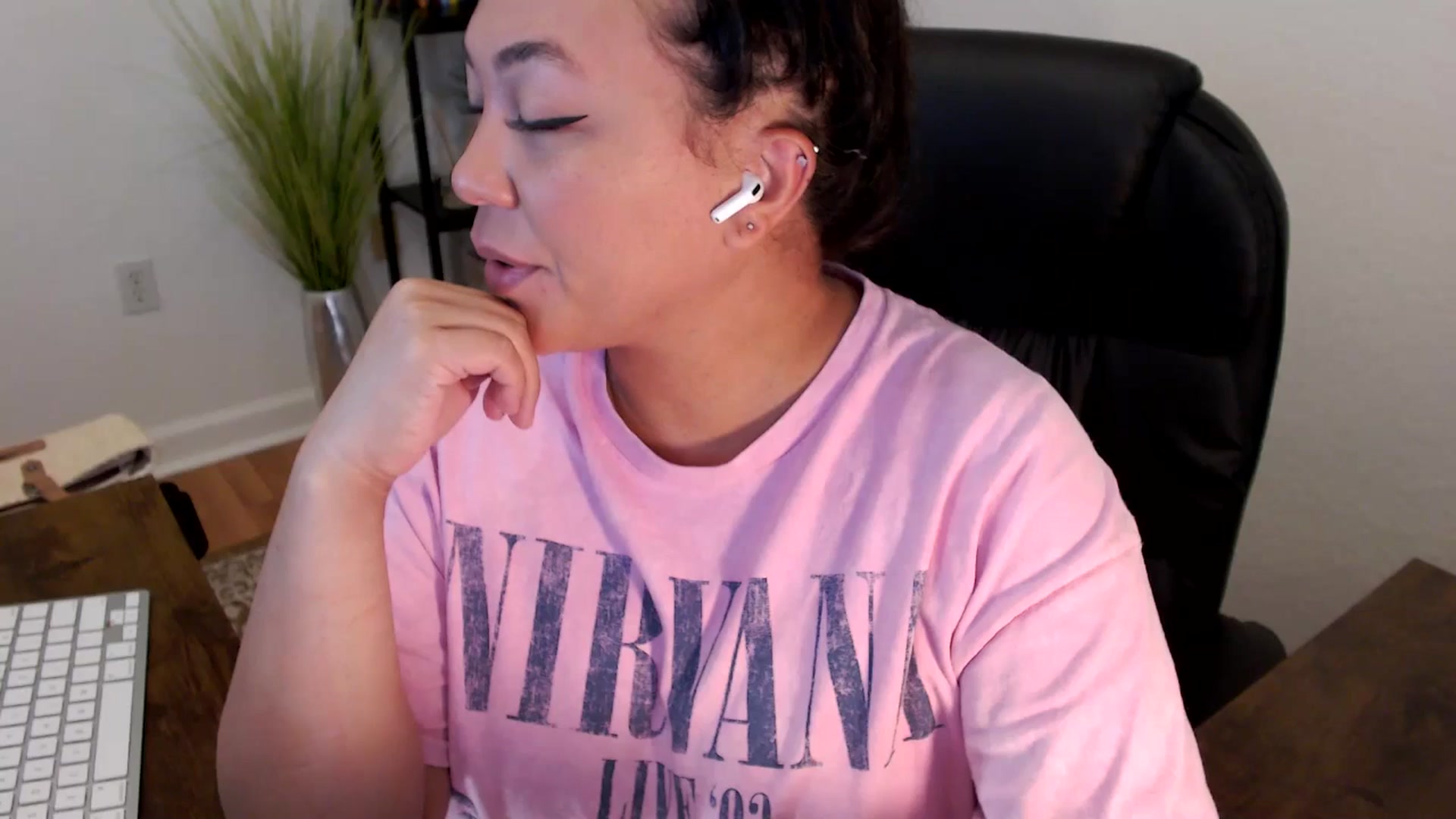 Gallery image thumbnail from MickaylaStar's myfreecams stream on, 04/18/2025, 16:59 image 1 of 20